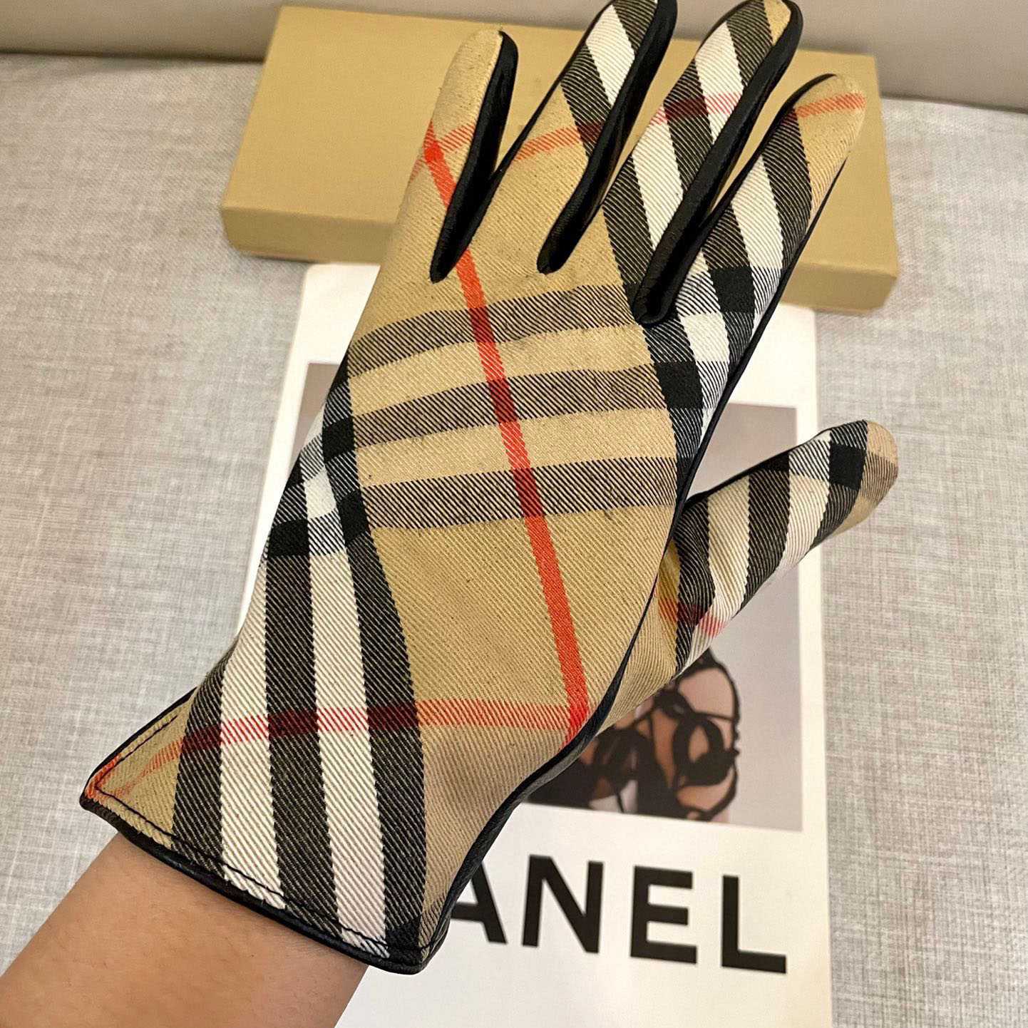 Burberry Gloves  - FashionPlug