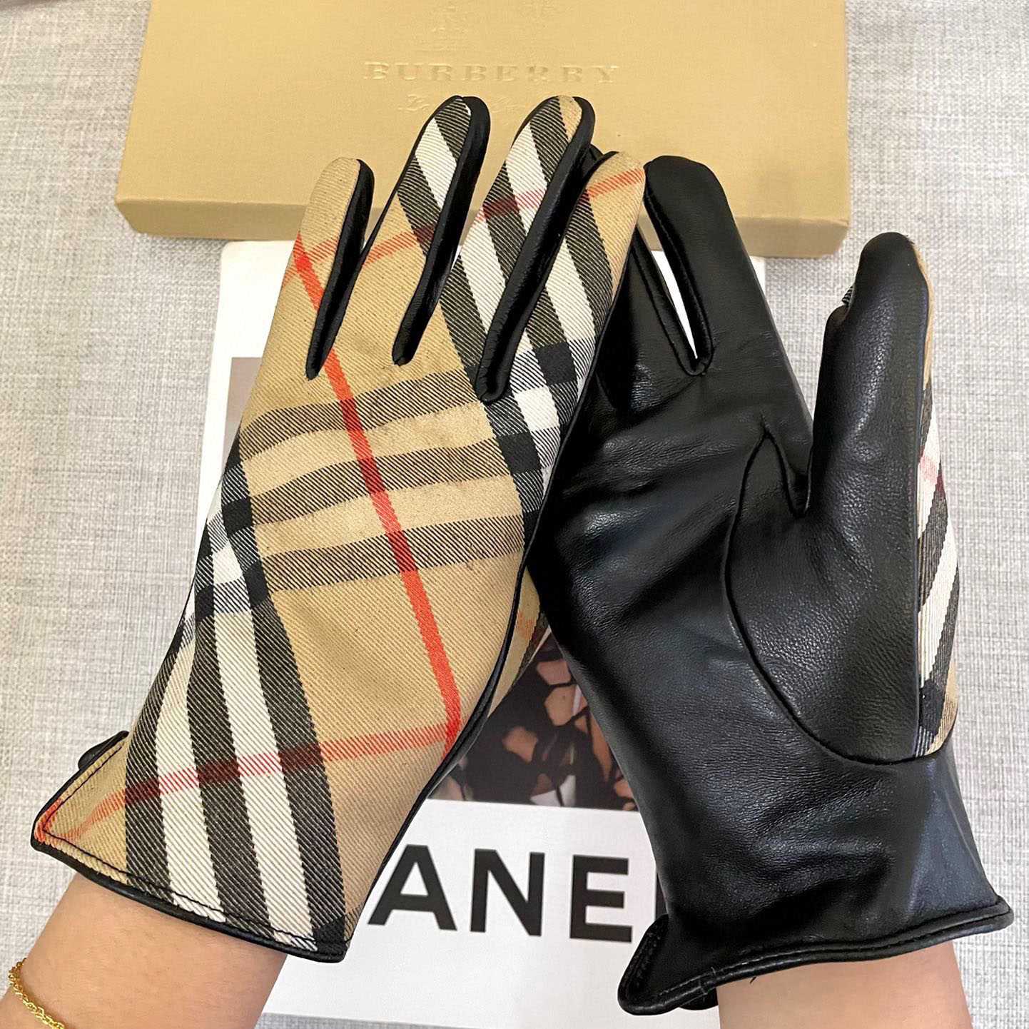 Burberry Gloves  - FashionPlug