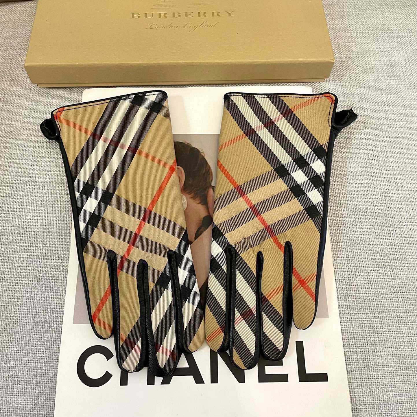 Burberry Gloves  - FashionPlug
