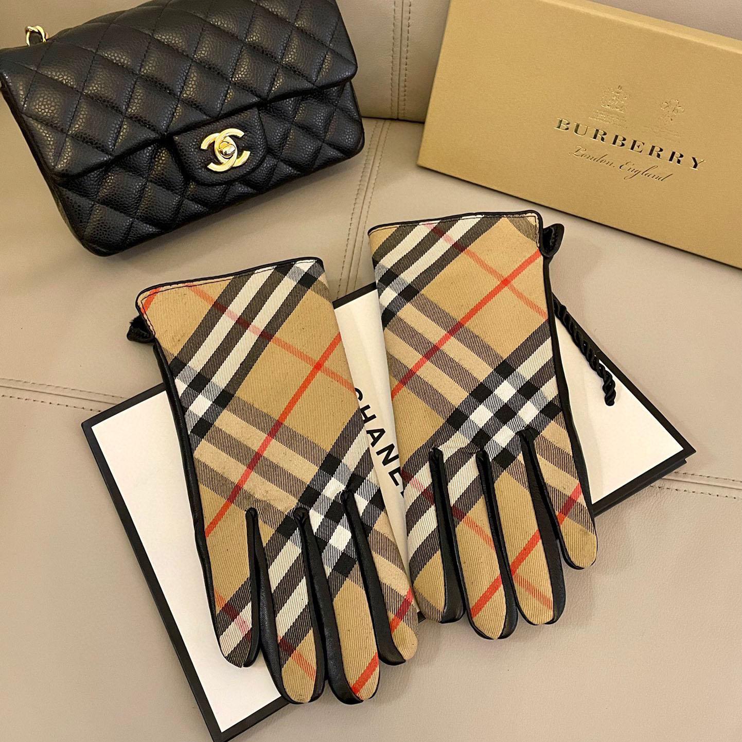 Burberry Gloves  - FashionPlug