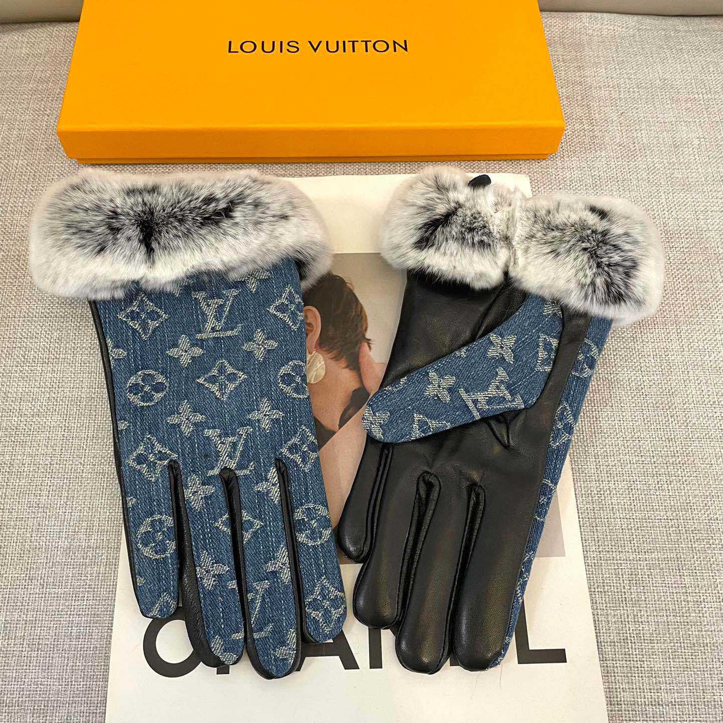 Louis Vuitton Gloves  - FashionPlug