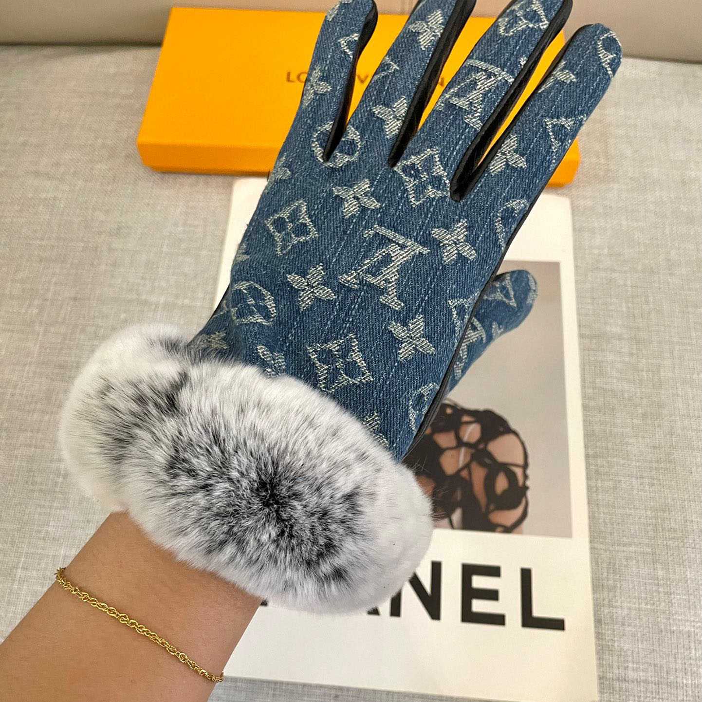 Louis Vuitton Gloves  - FashionPlug