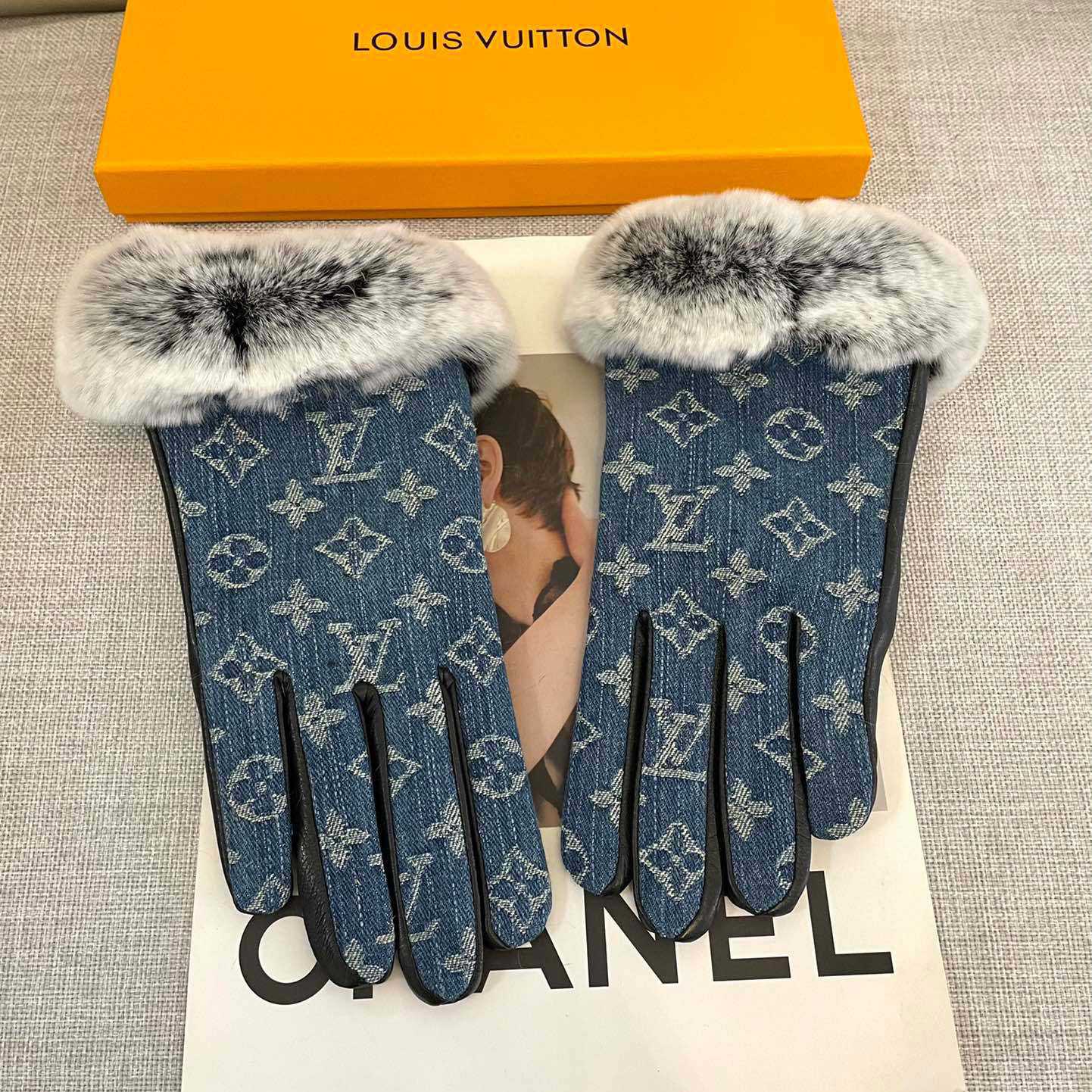 Louis Vuitton Gloves  - FashionPlug