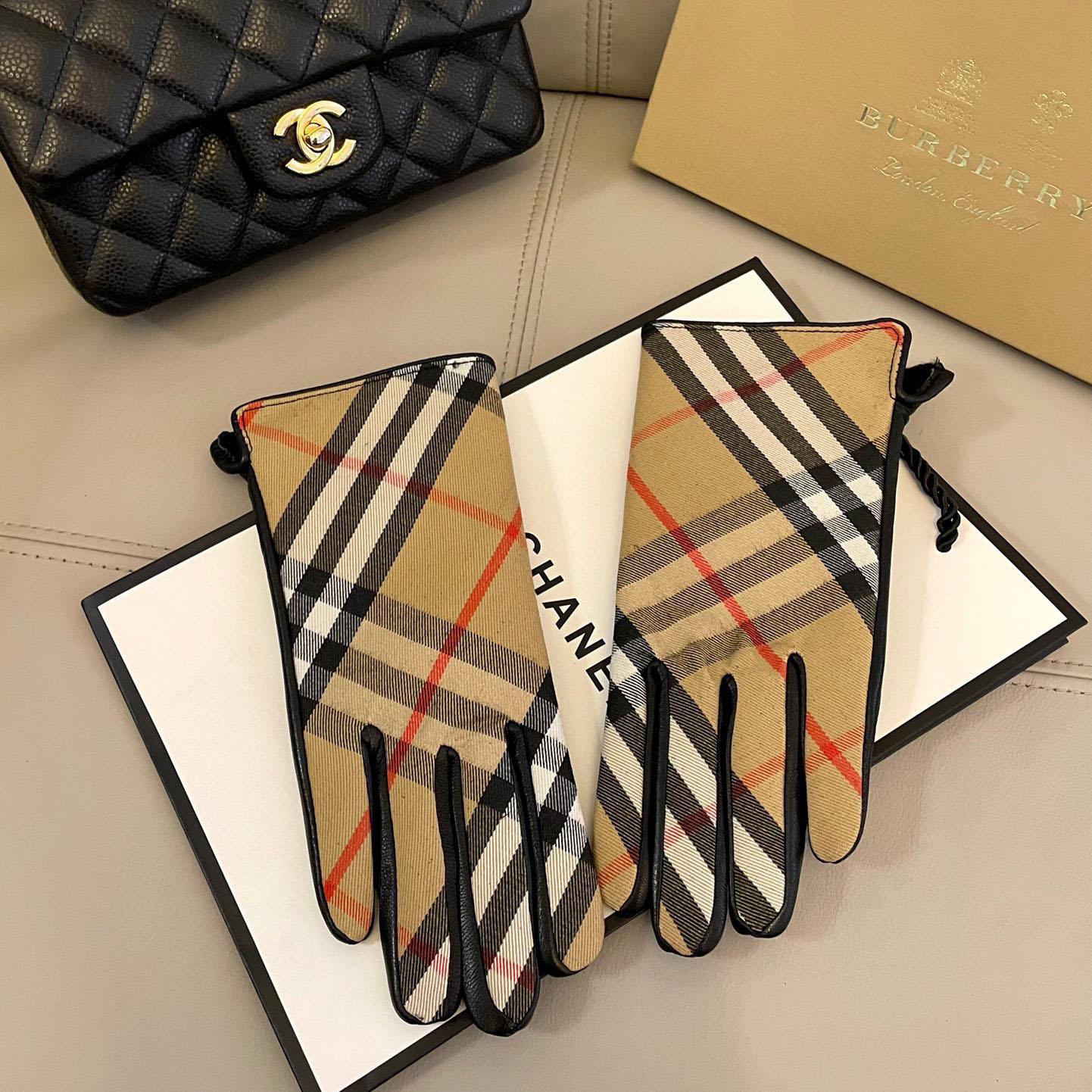 Burberry Gloves  - FashionPlug