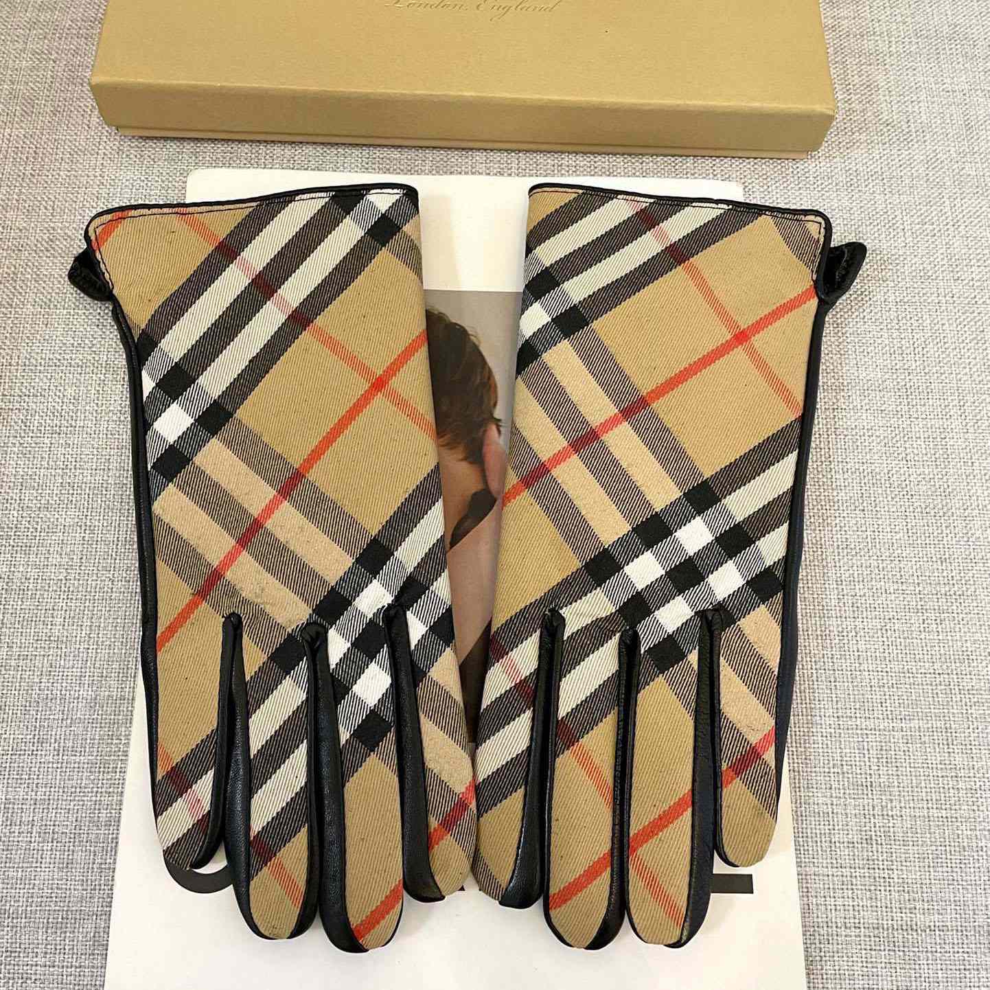 Burberry Gloves  - FashionPlug