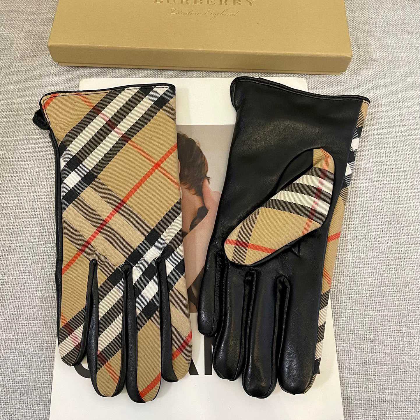 Burberry Gloves  - FashionPlug