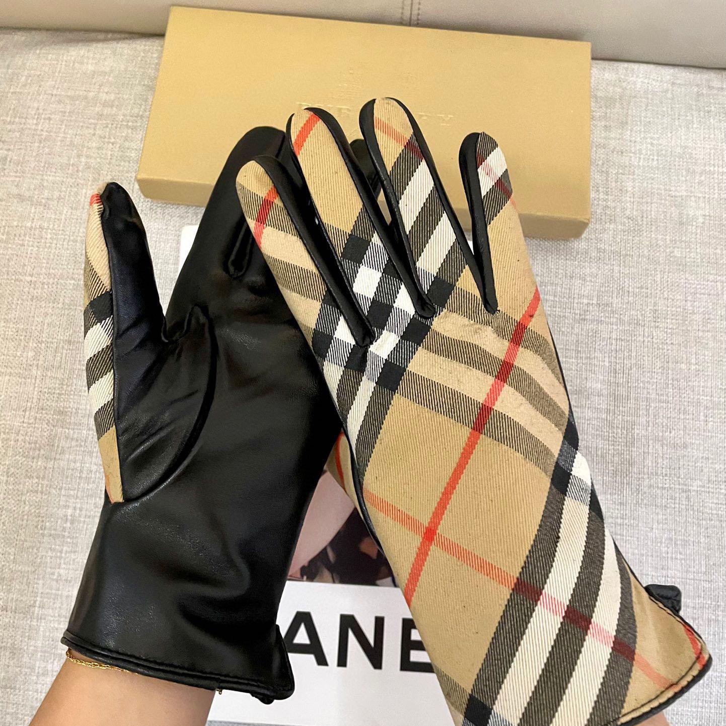 Burberry Gloves  - FashionPlug