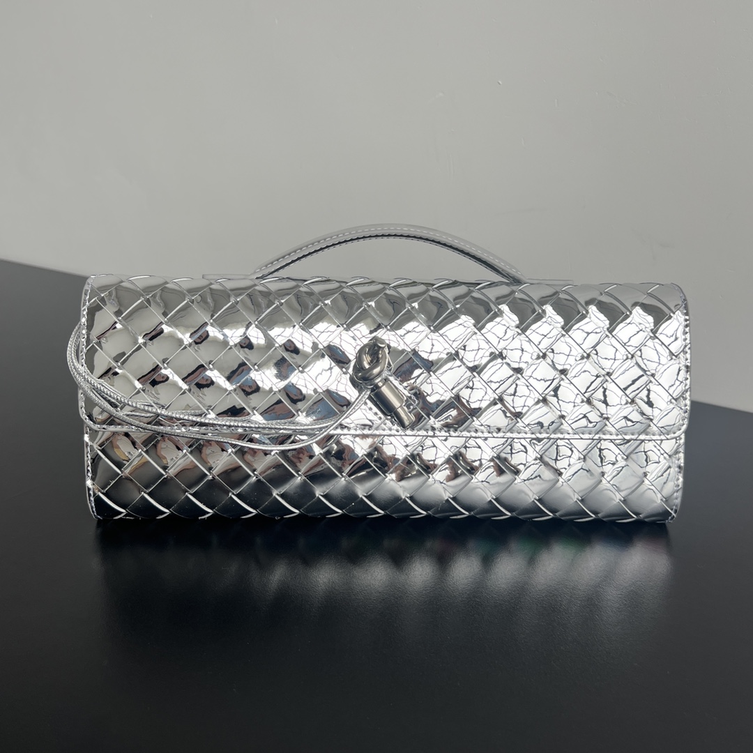 Bottega Veneta Andiamo Clutch 31*13*3cm - FashionPlug
