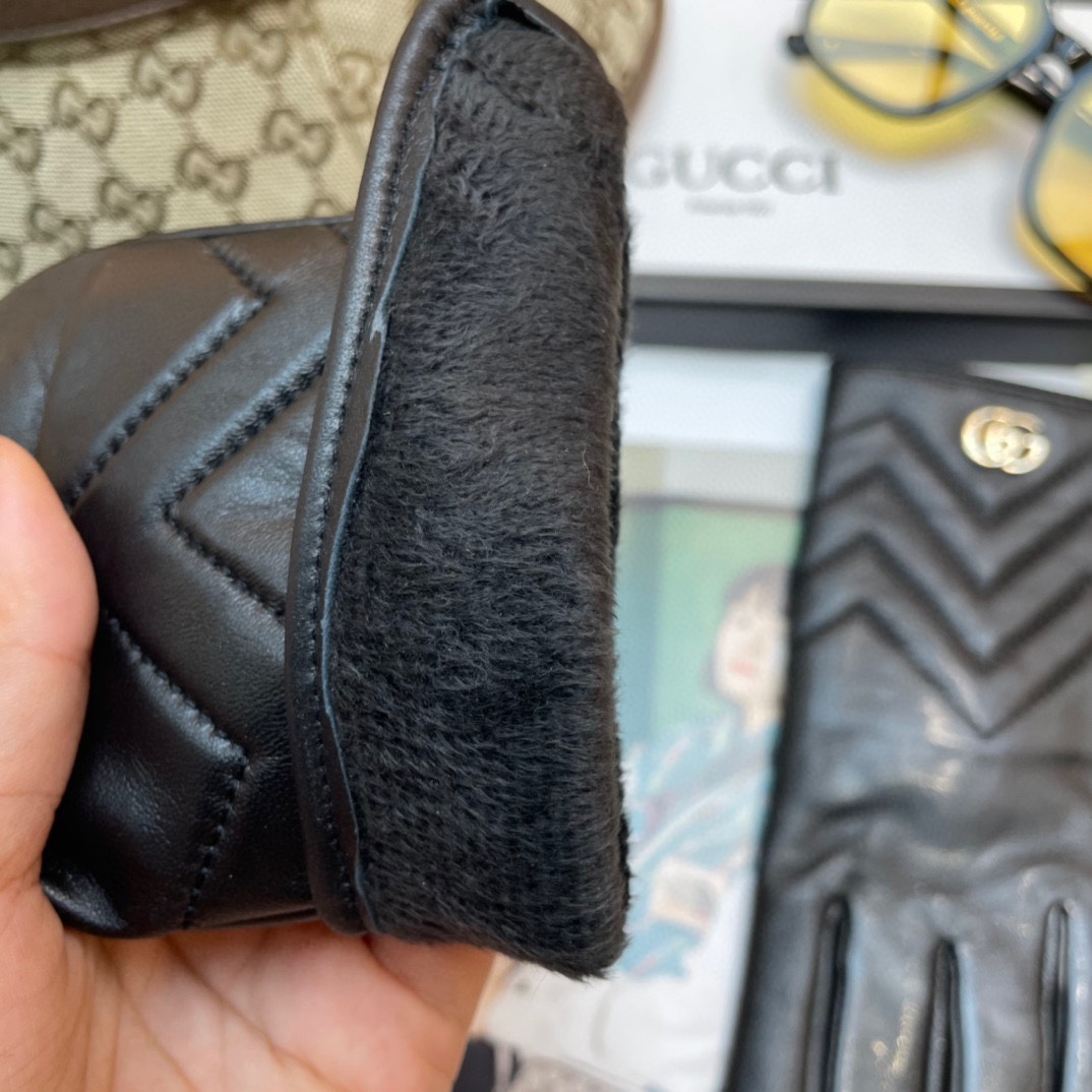 Gucci Gloves  - FashionPlug