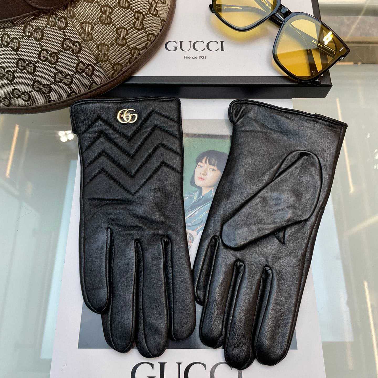 Gucci Gloves  - FashionPlug