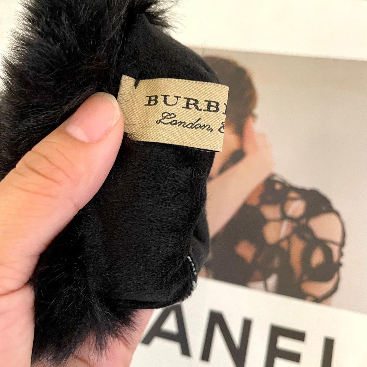 Burberry Gloves  - FashionPlug