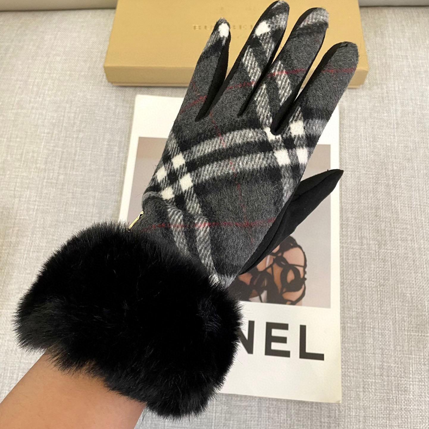 Burberry Gloves  - FashionPlug