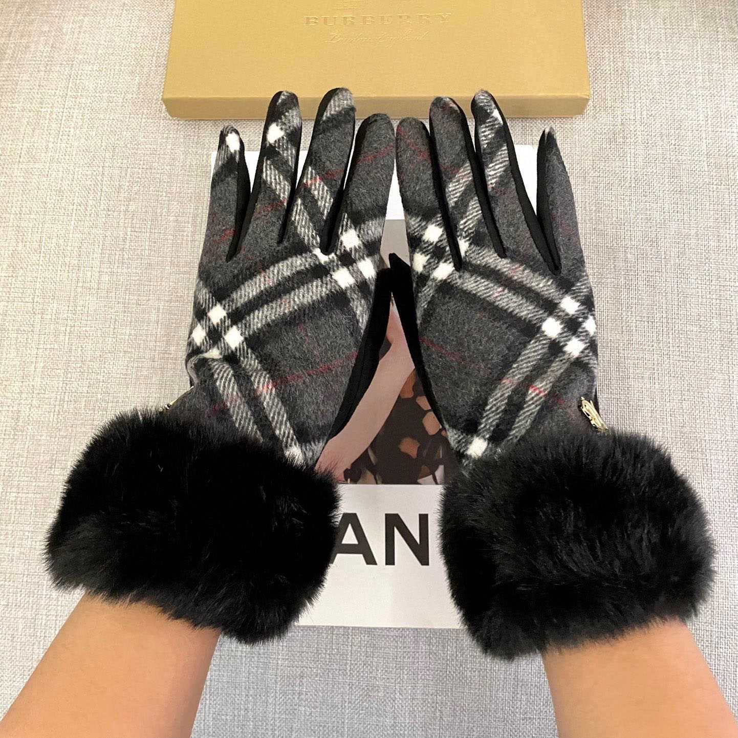 Burberry Gloves  - FashionPlug