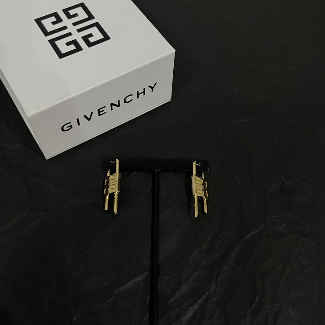 Givenchy Earrings - FashionPlug