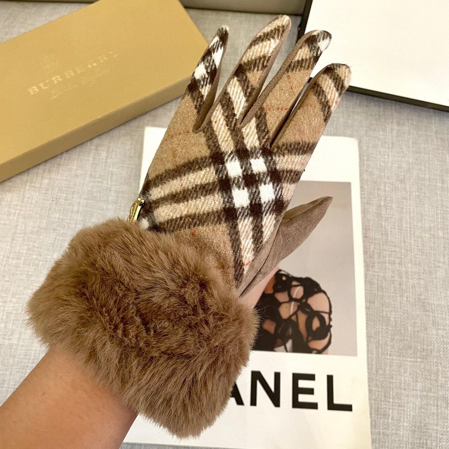 Burberry Gloves  - FashionPlug