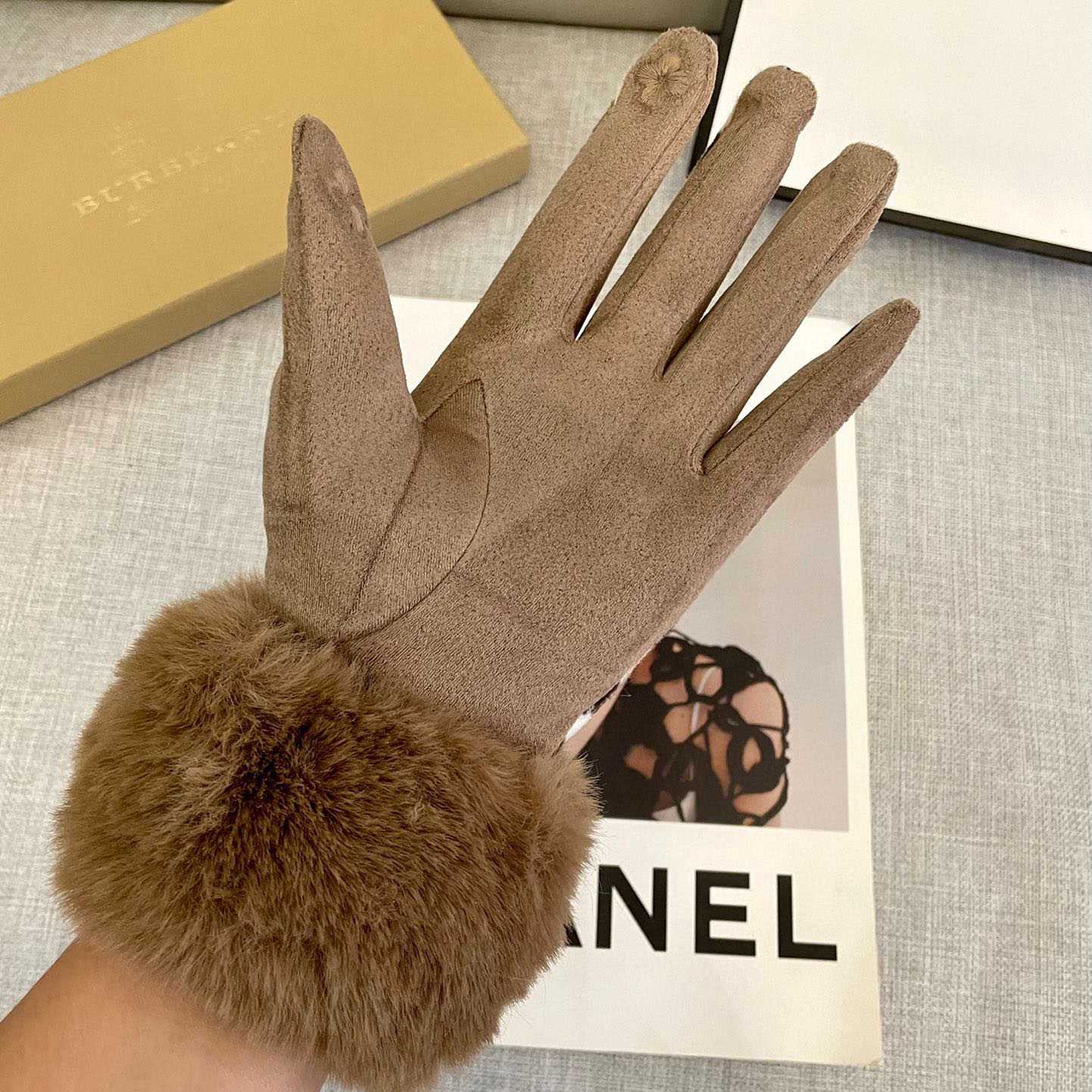 Burberry Gloves  - FashionPlug