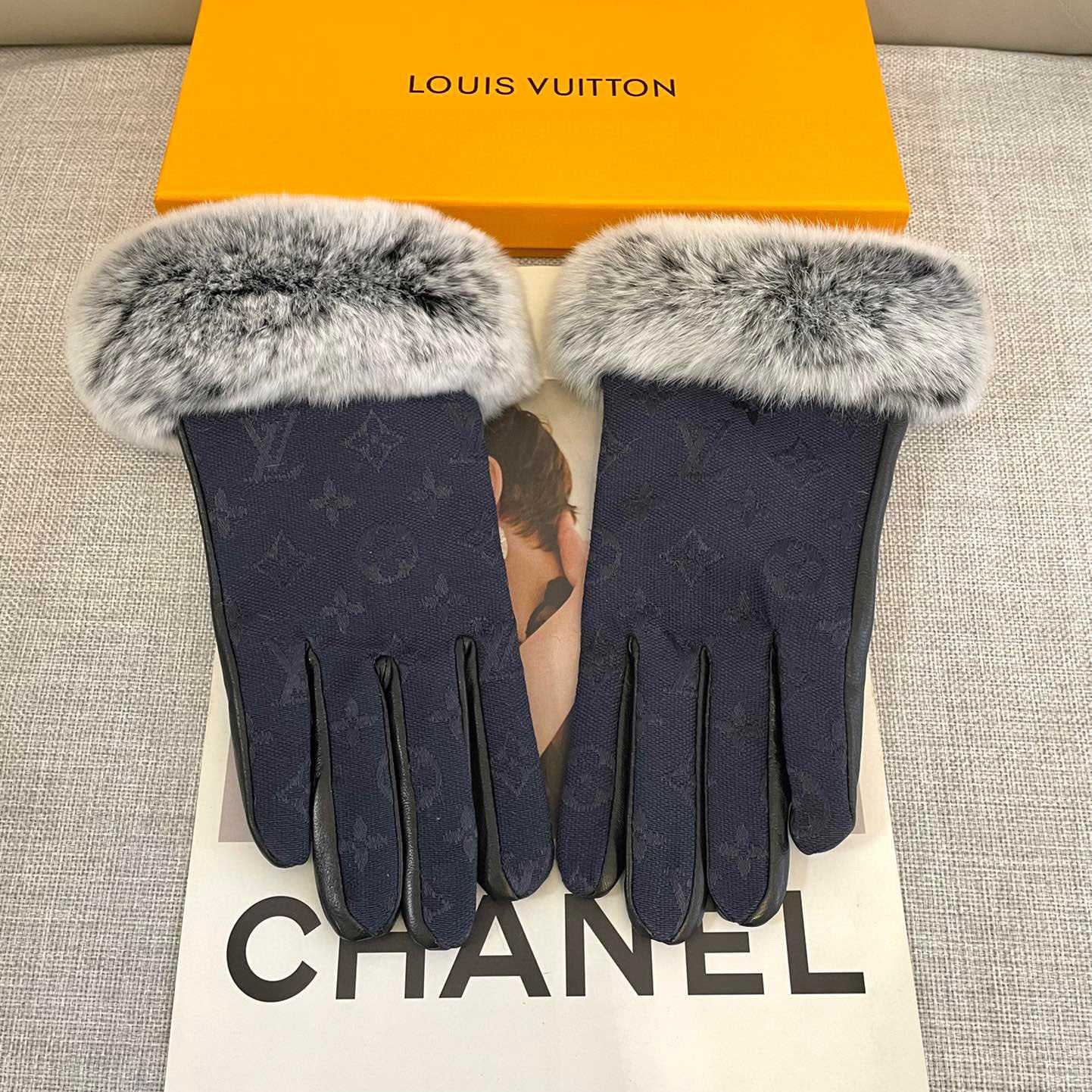 Louis Vuitton Gloves  - FashionPlug