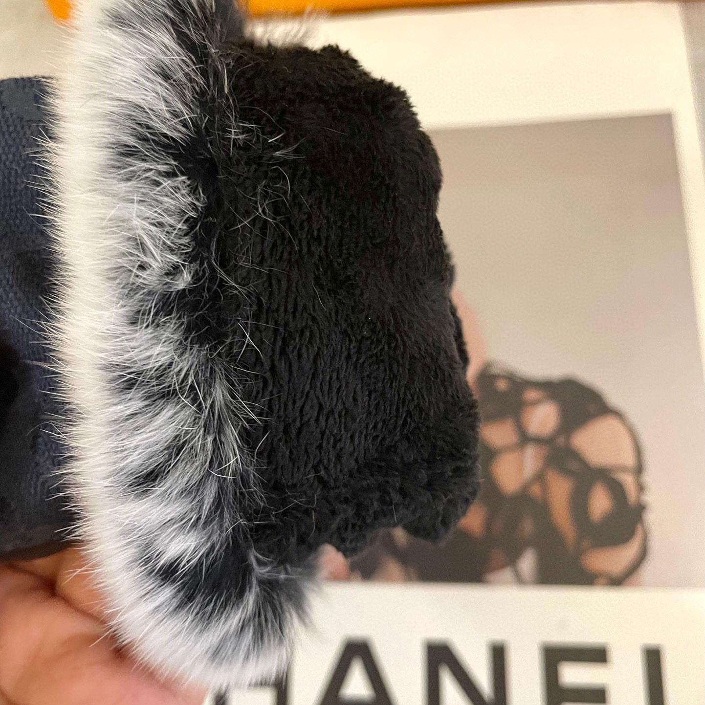 Louis Vuitton Gloves  - FashionPlug