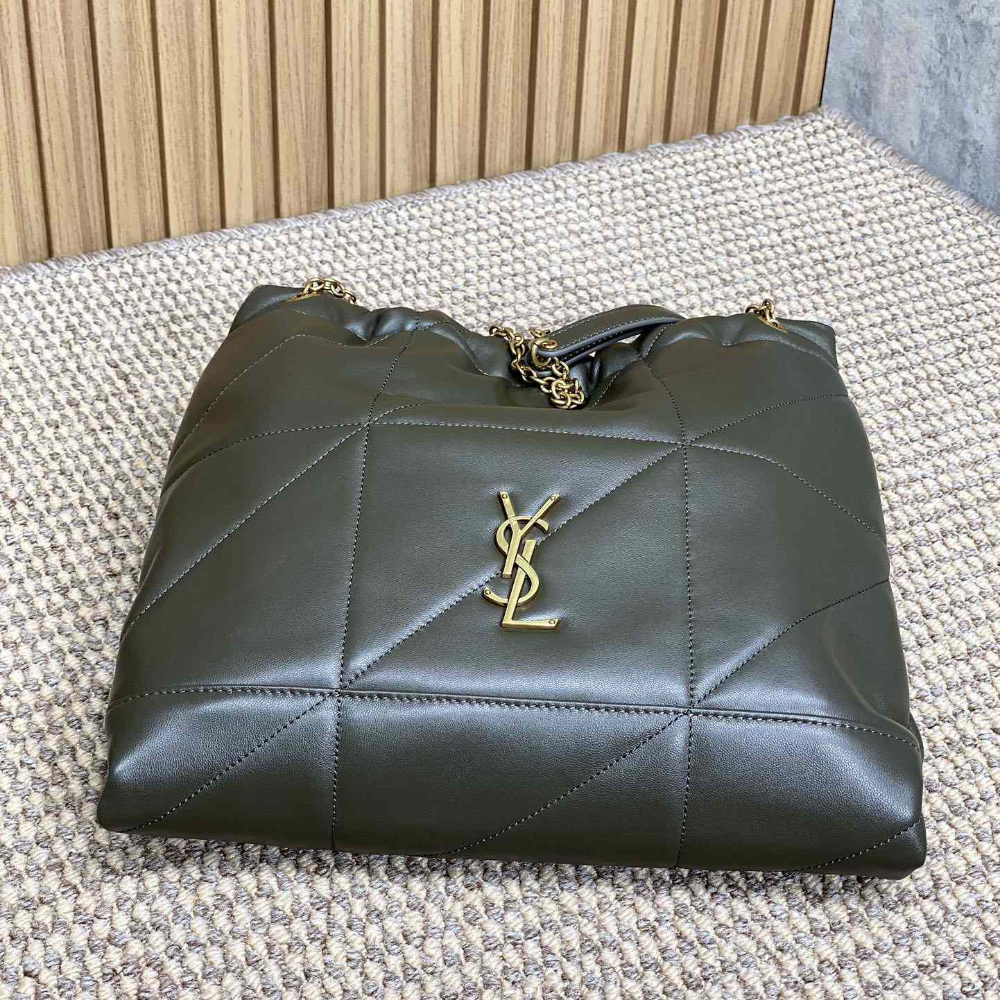 Saint Laurent Jamie Pochon In Lambskin - FashionPlug