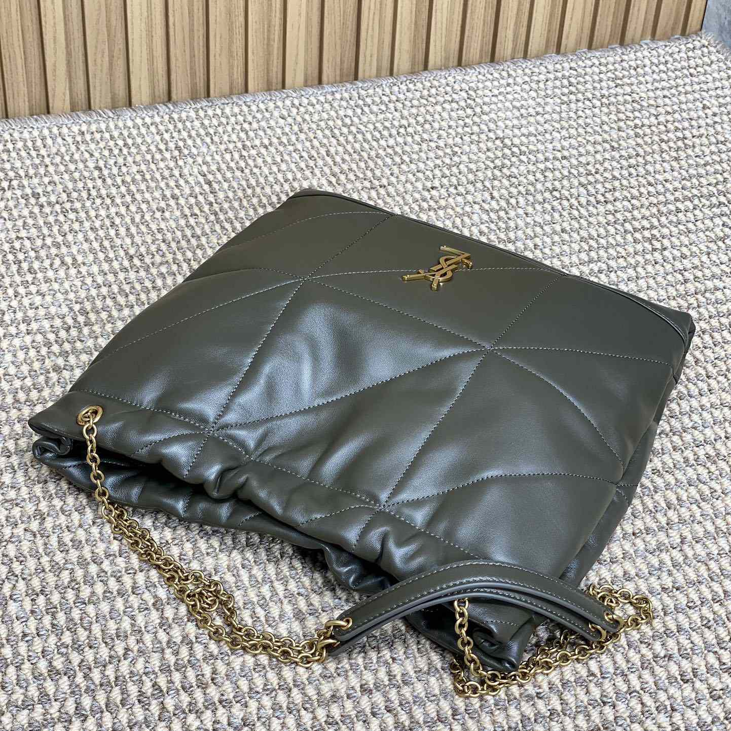 Saint Laurent Jamie Pochon In Lambskin - FashionPlug