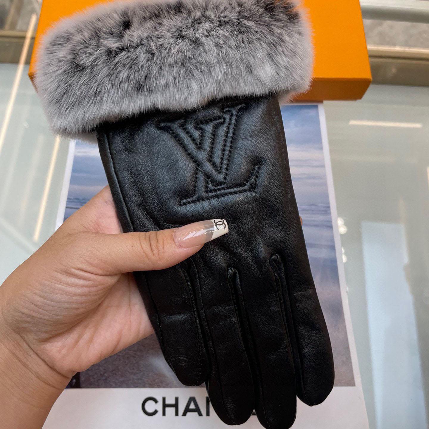 Louis Vuitton Gloves  - FashionPlug