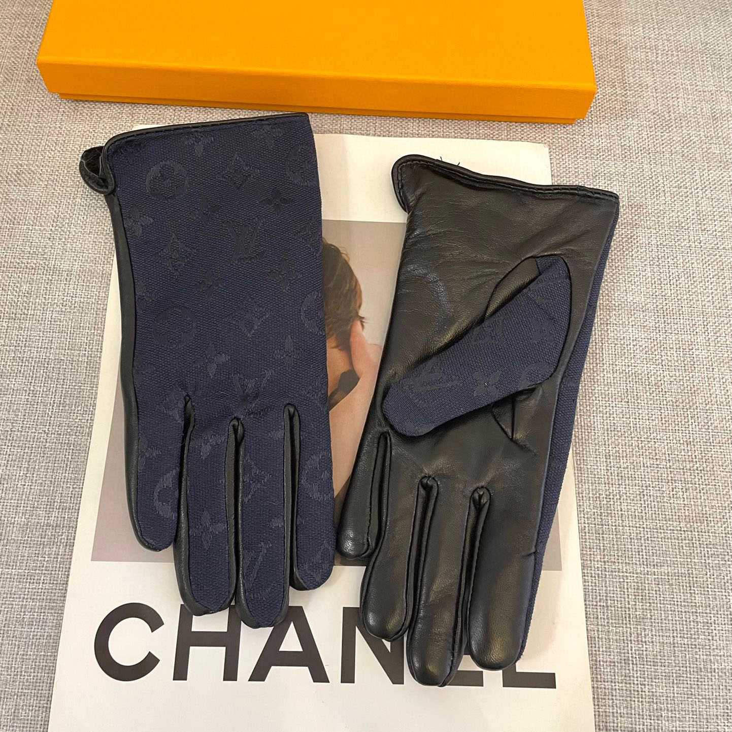 Louis Vuitton Gloves  - FashionPlug