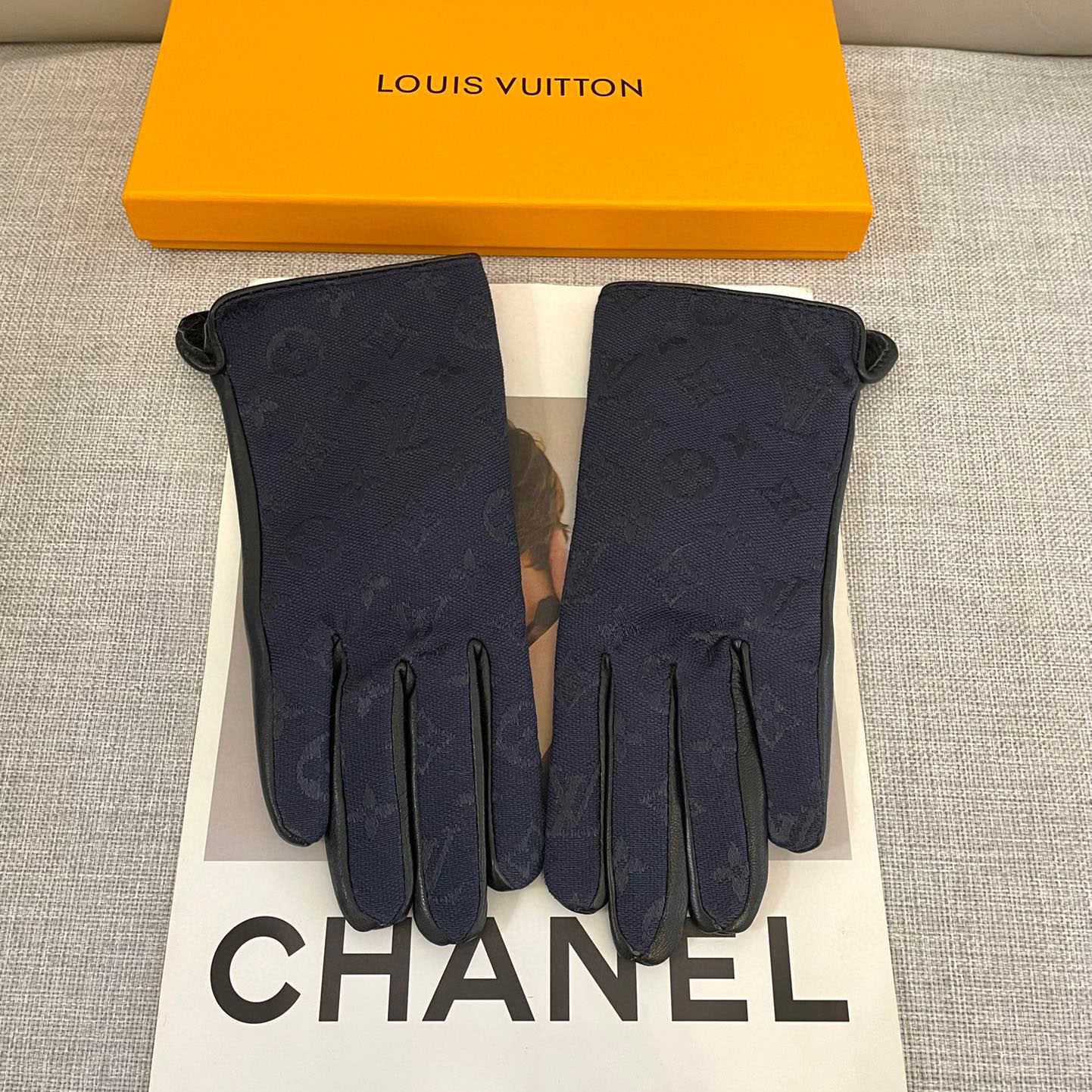 Louis Vuitton Gloves  - FashionPlug