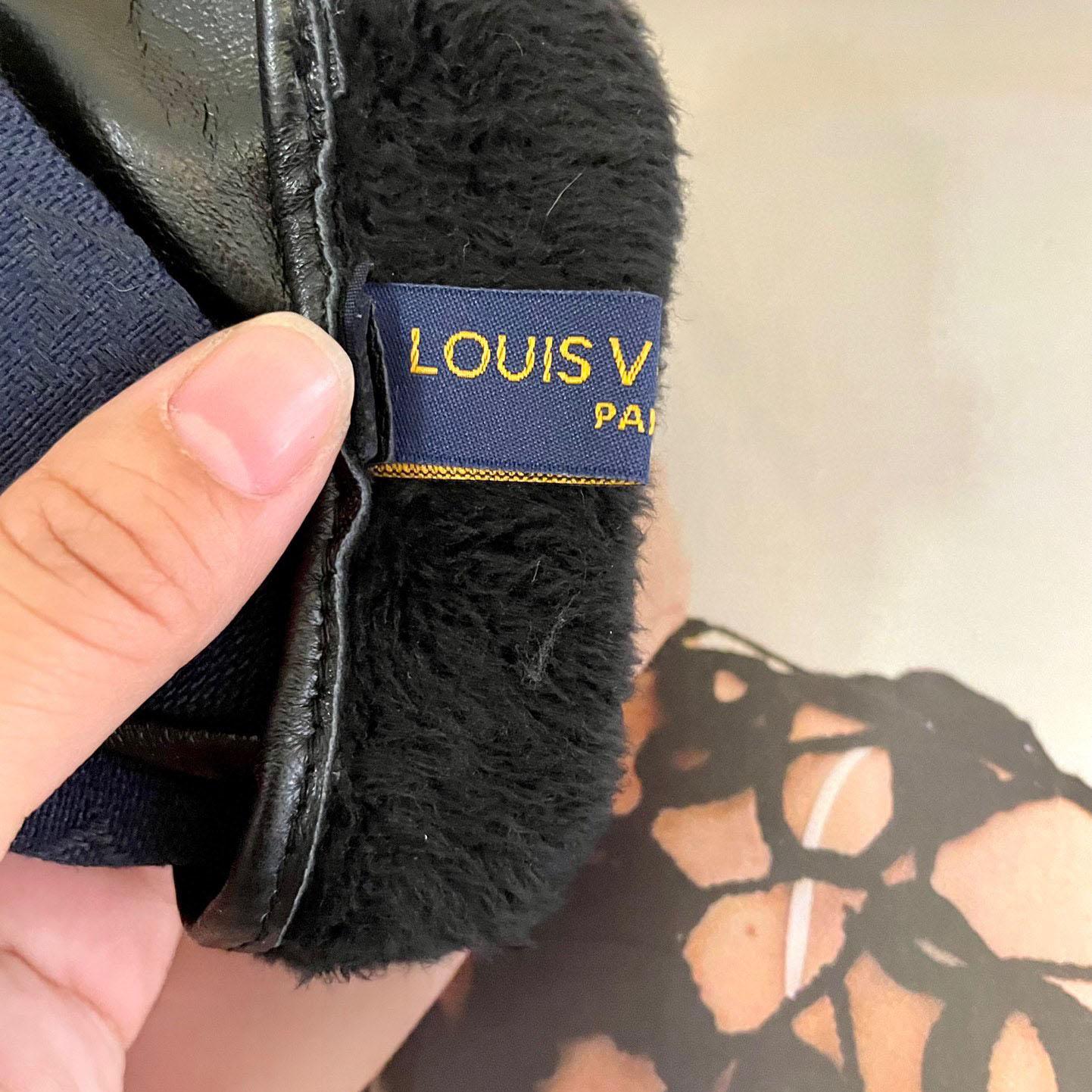 Louis Vuitton Gloves  - FashionPlug