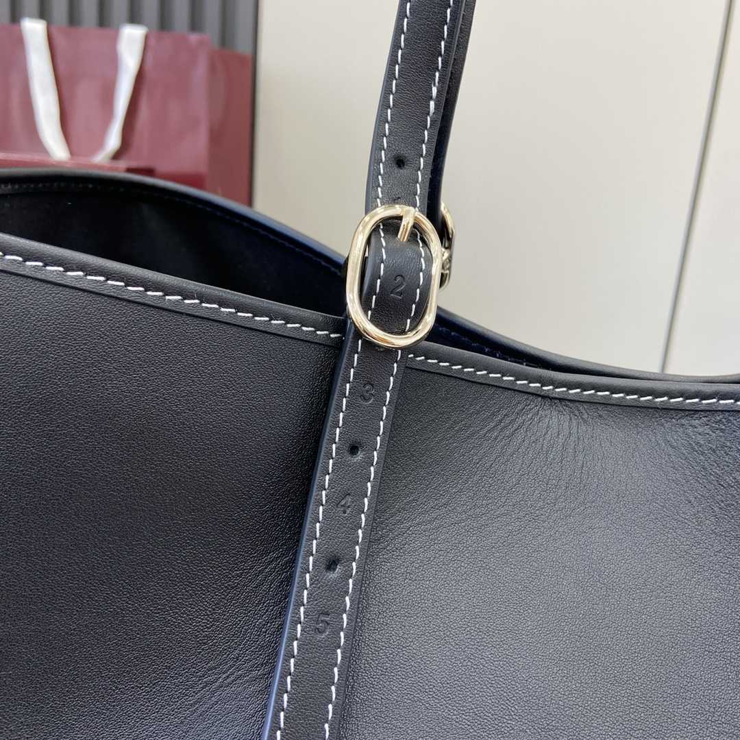 Gucci GG Emblem Medium Tote Bag - FashionPlug