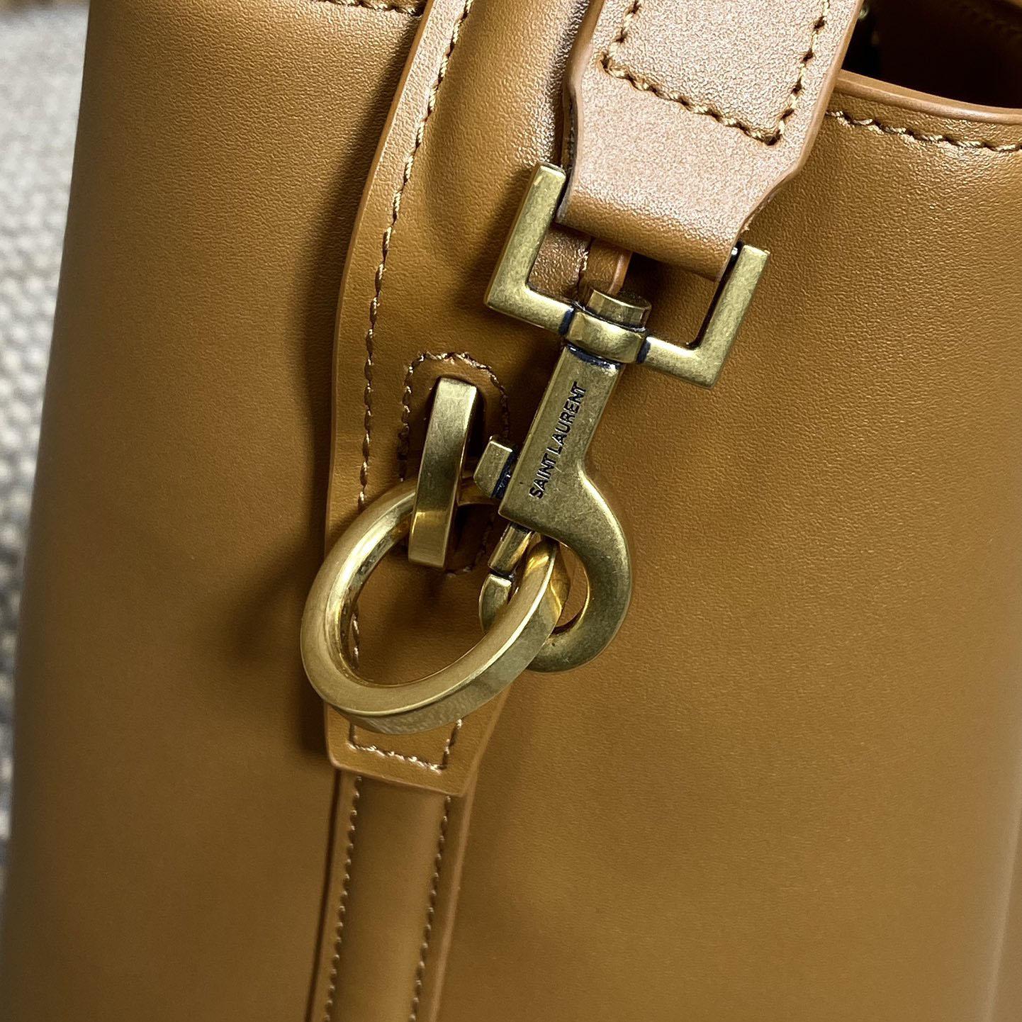 Saint Laurent Le 37 In Shiny Leather - FashionPlug