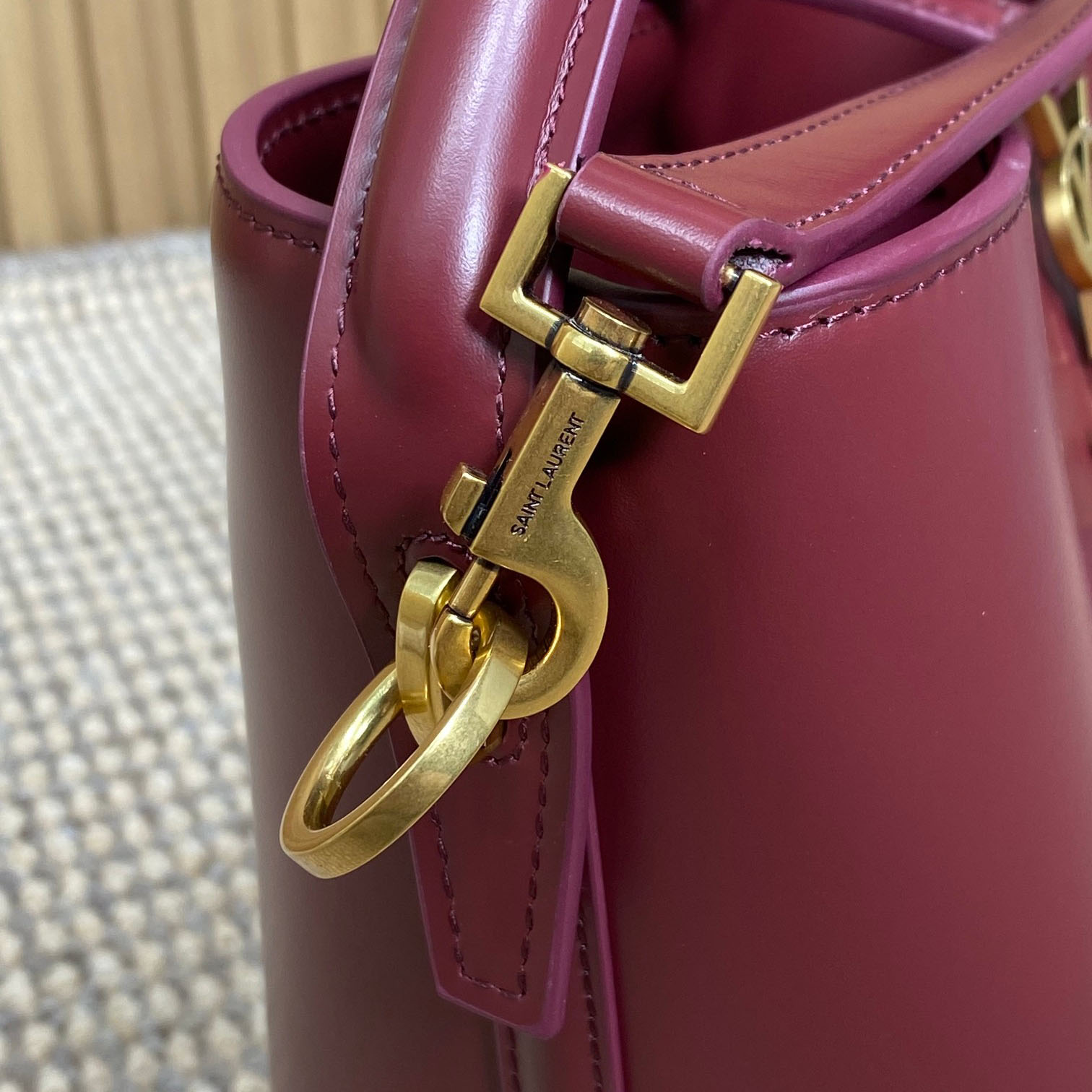 Saint Laurent Le 37 Small In Shiny Leather - FashionPlug
