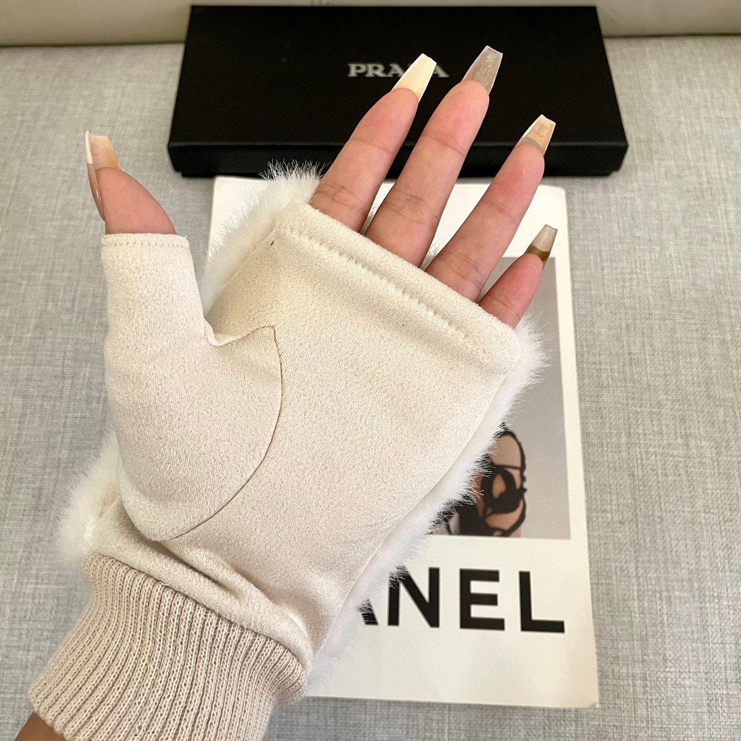 Prada Gloves  - FashionPlug