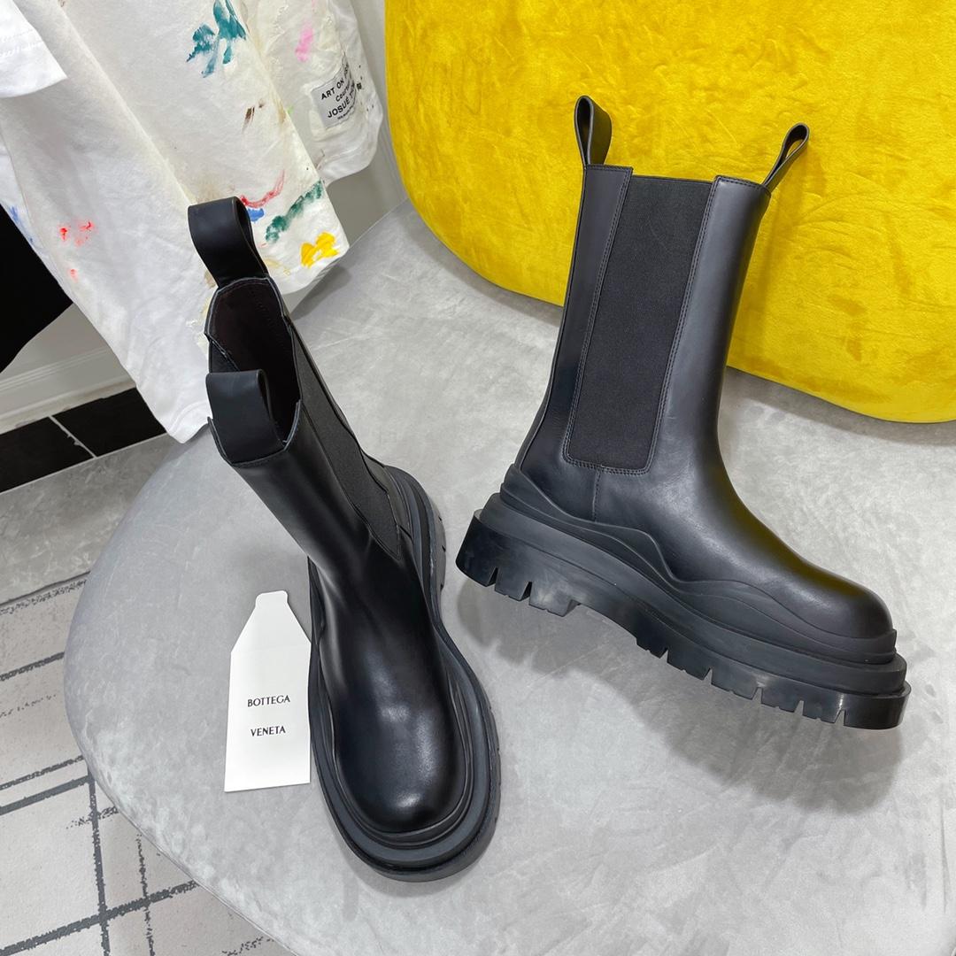 Bottega Veneta Boots - FashionPlug