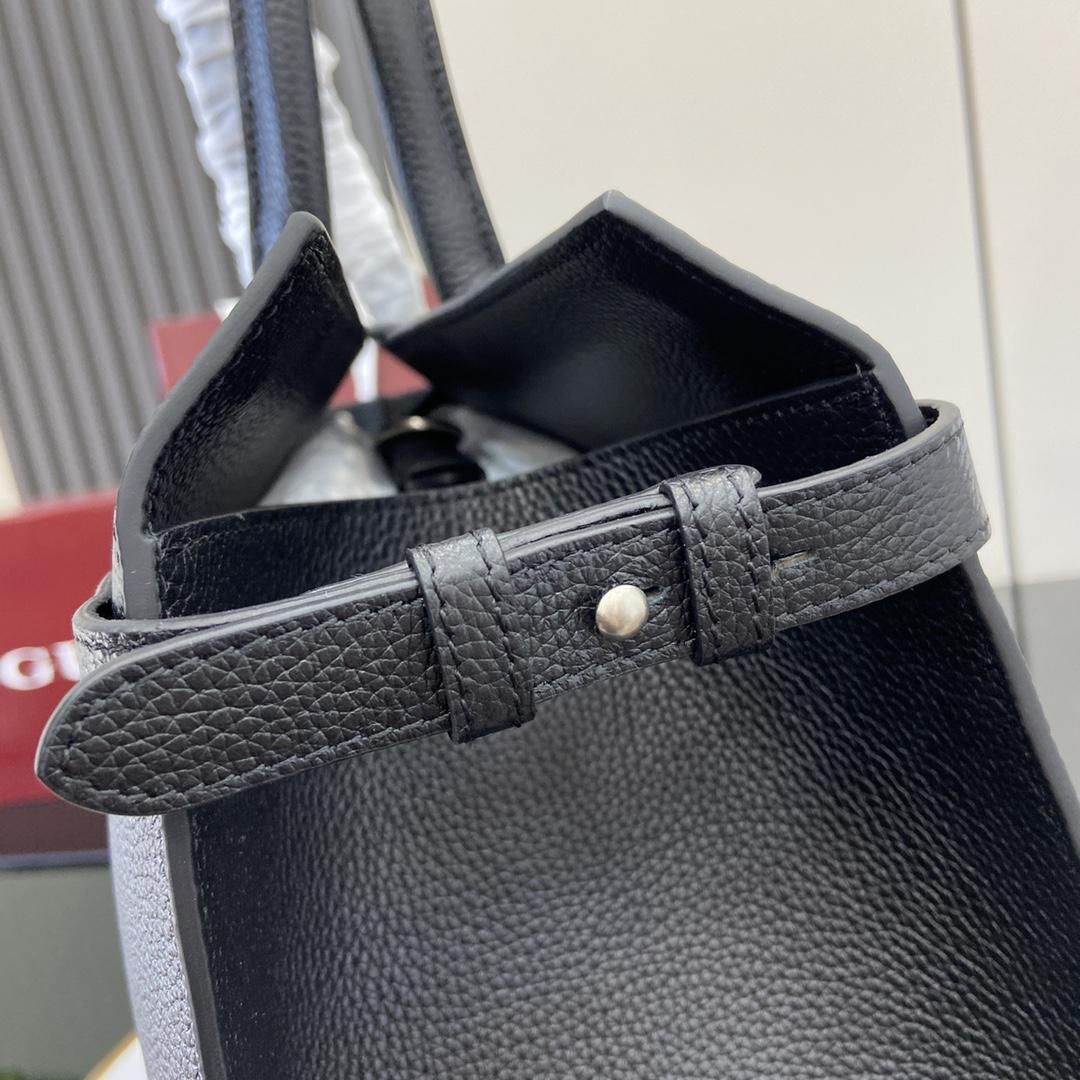 Gucci Large Tote Bag With Hook Closure - FashionPlug