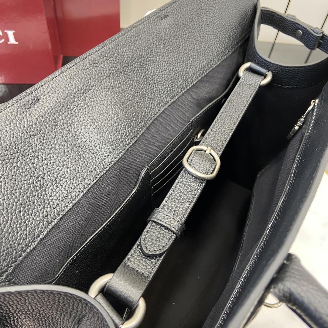 Gucci Large Tote Bag With Hook Closure - FashionPlug