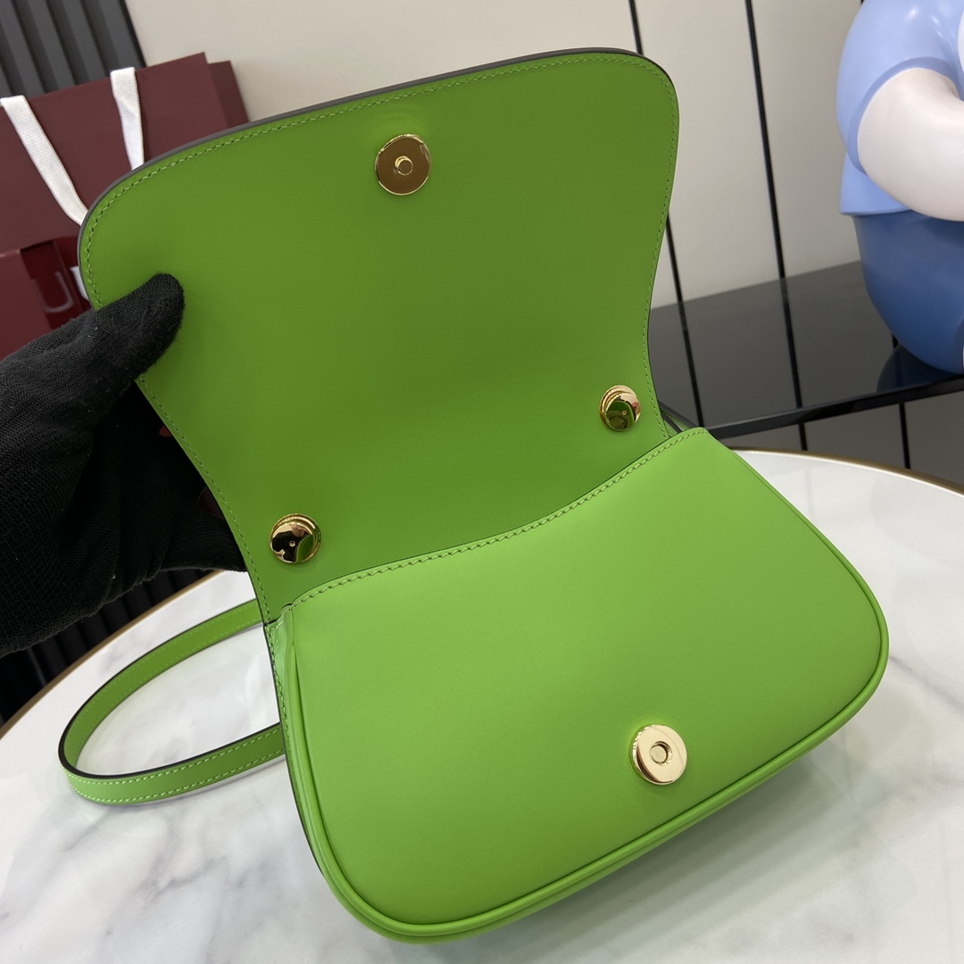 Gucci Blondie Small Top Handle Bag - FashionPlug