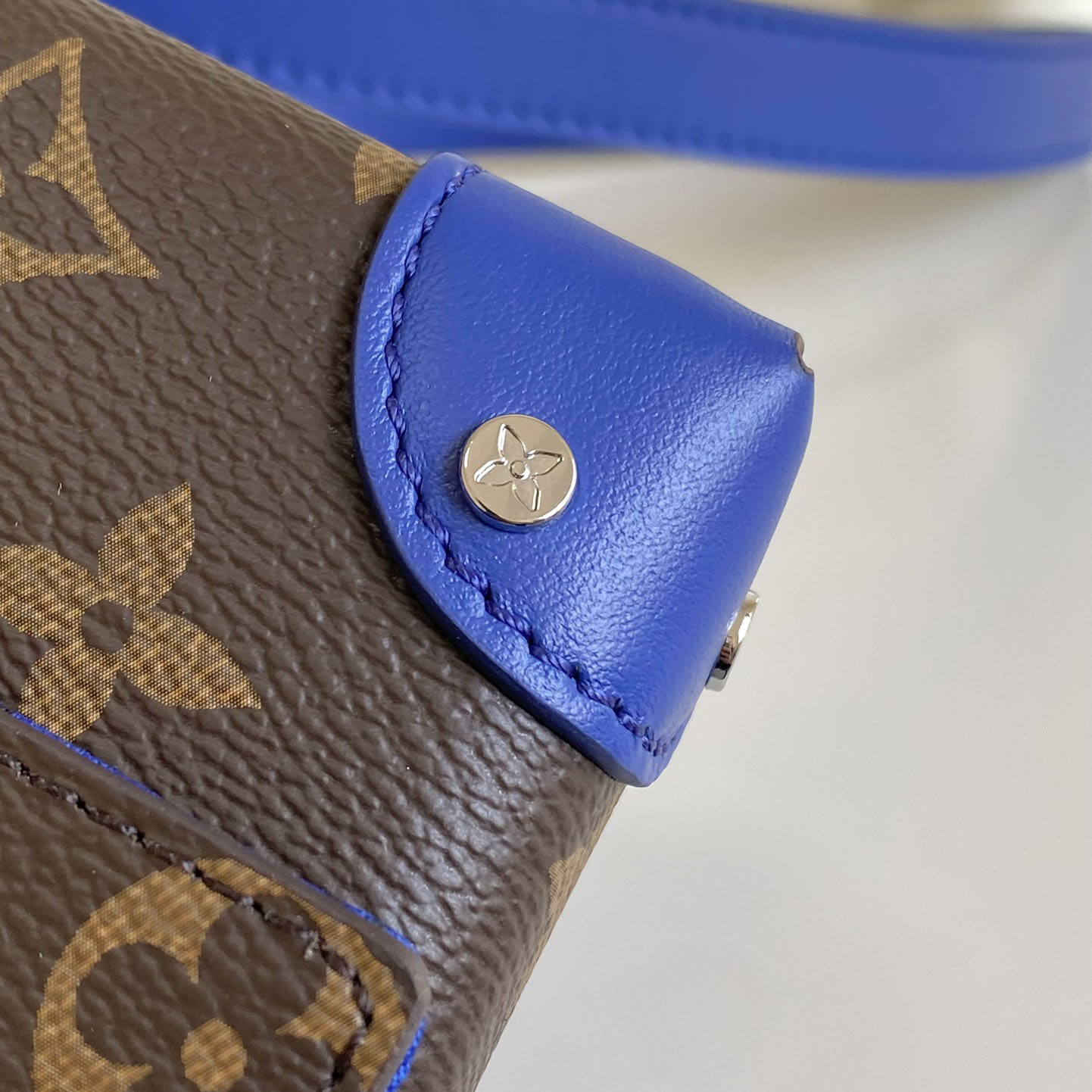Louis Vuitton Steamer Wearable Wallet  M12810 - FashionPlug