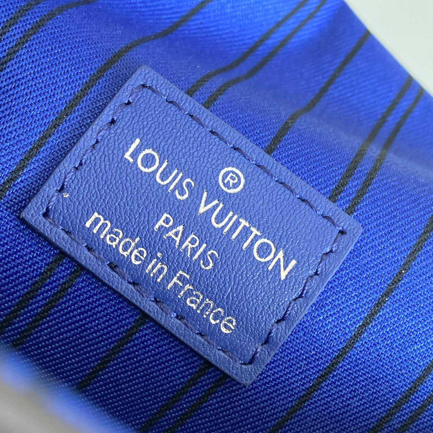 Louis Vuitton Steamer Wearable Wallet  M12810 - FashionPlug