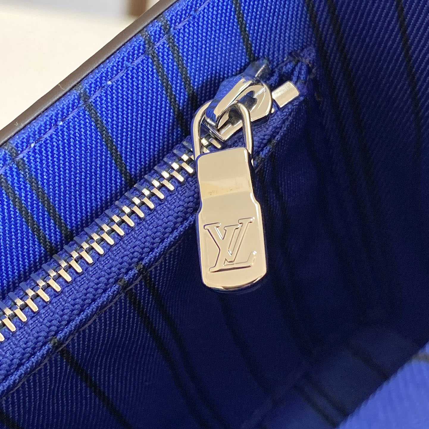 Louis Vuitton Steamer Wearable Wallet  M12810 - FashionPlug