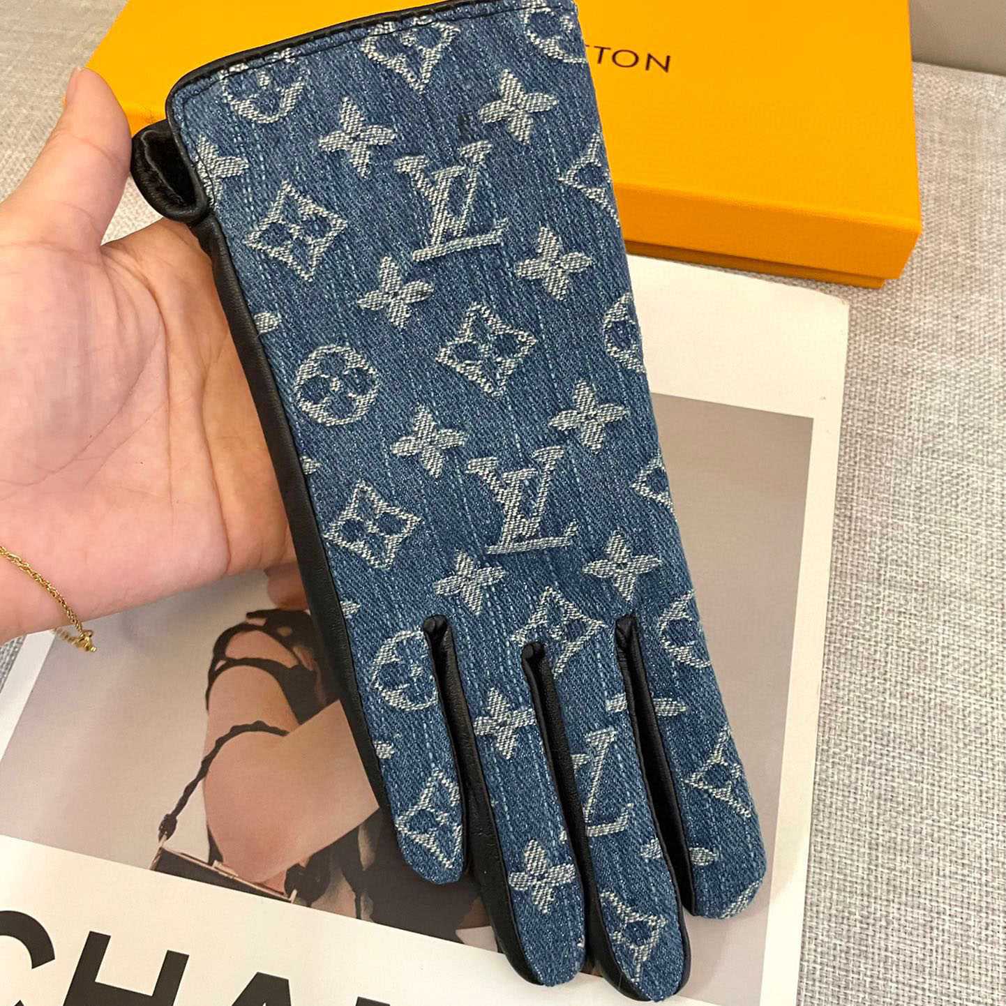 Louis Vuitton Gloves  - FashionPlug