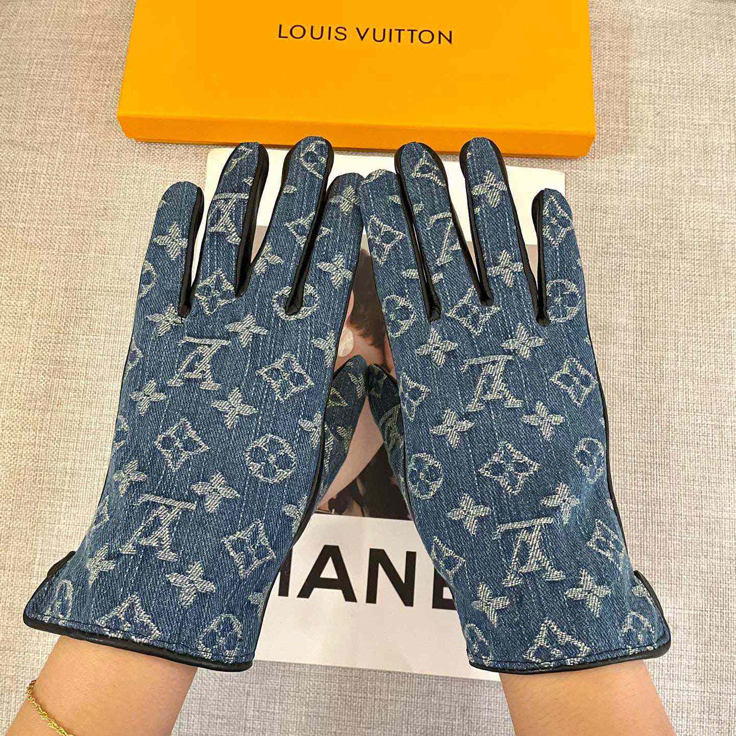 Louis Vuitton Gloves  - FashionPlug
