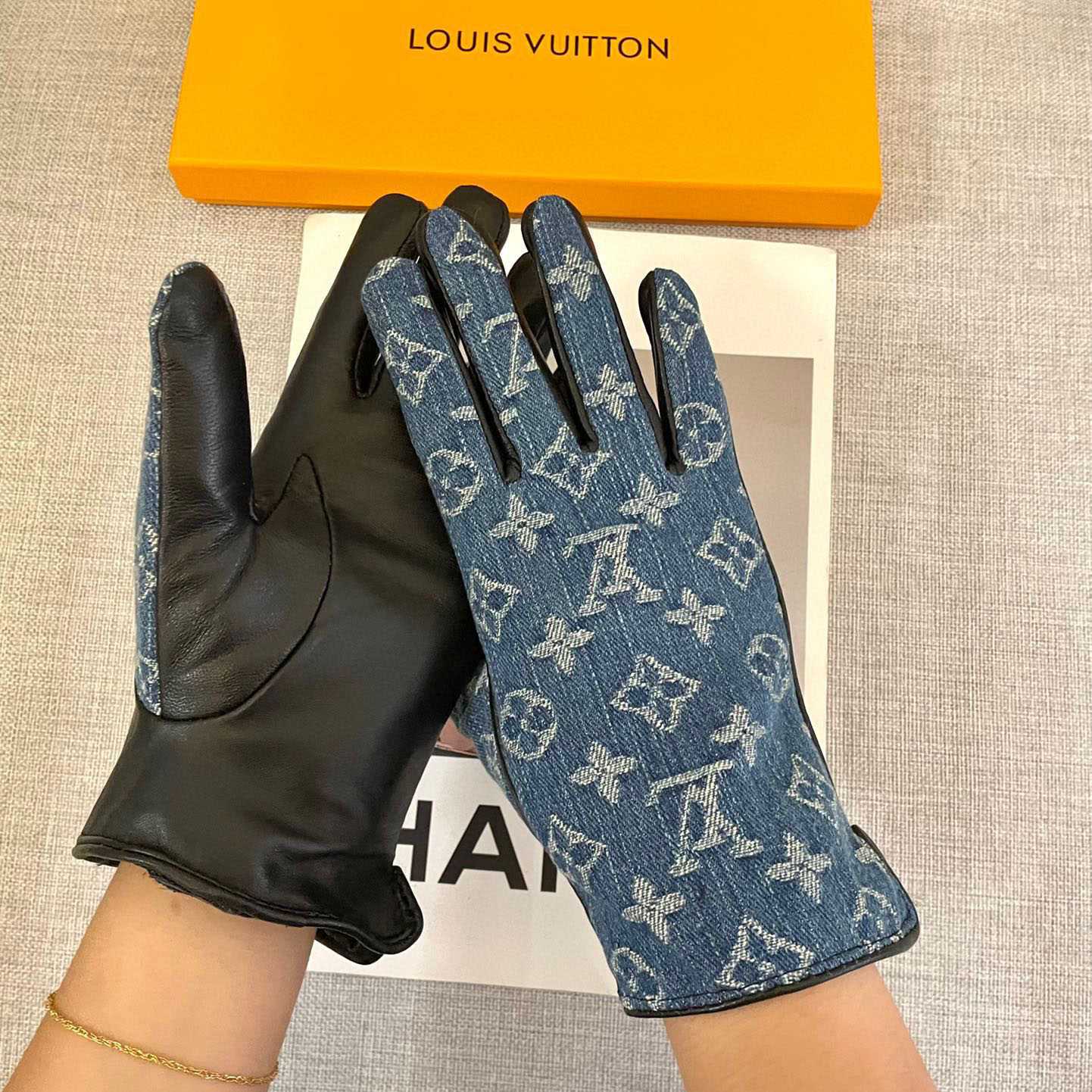 Louis Vuitton Gloves  - FashionPlug