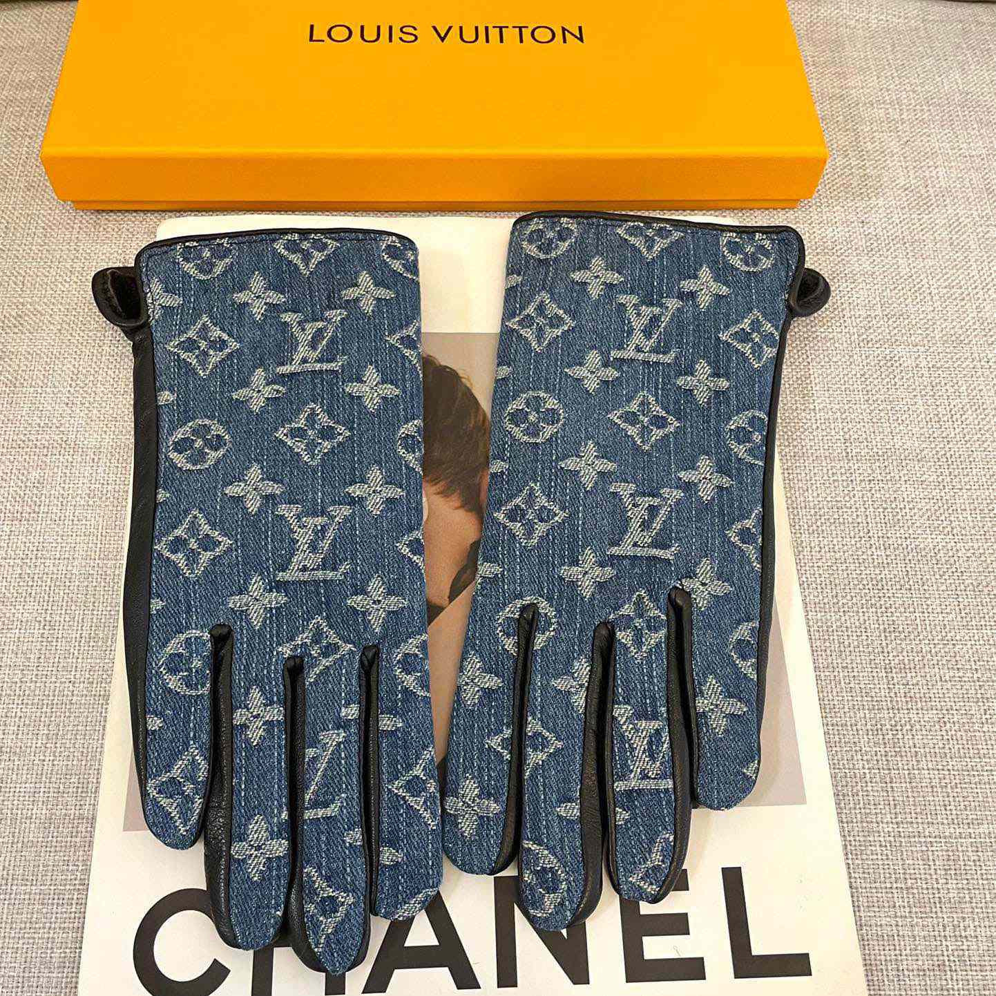 Louis Vuitton Gloves  - FashionPlug