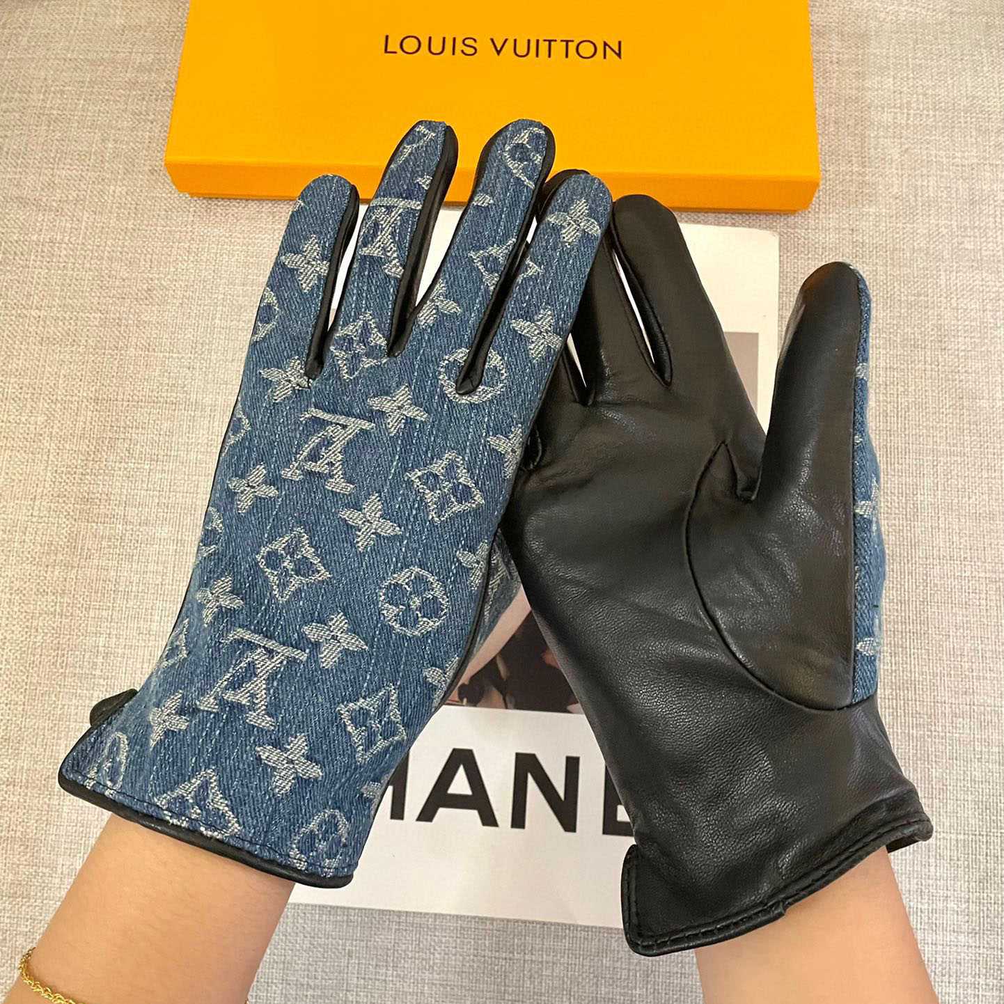 Louis Vuitton Gloves  - FashionPlug