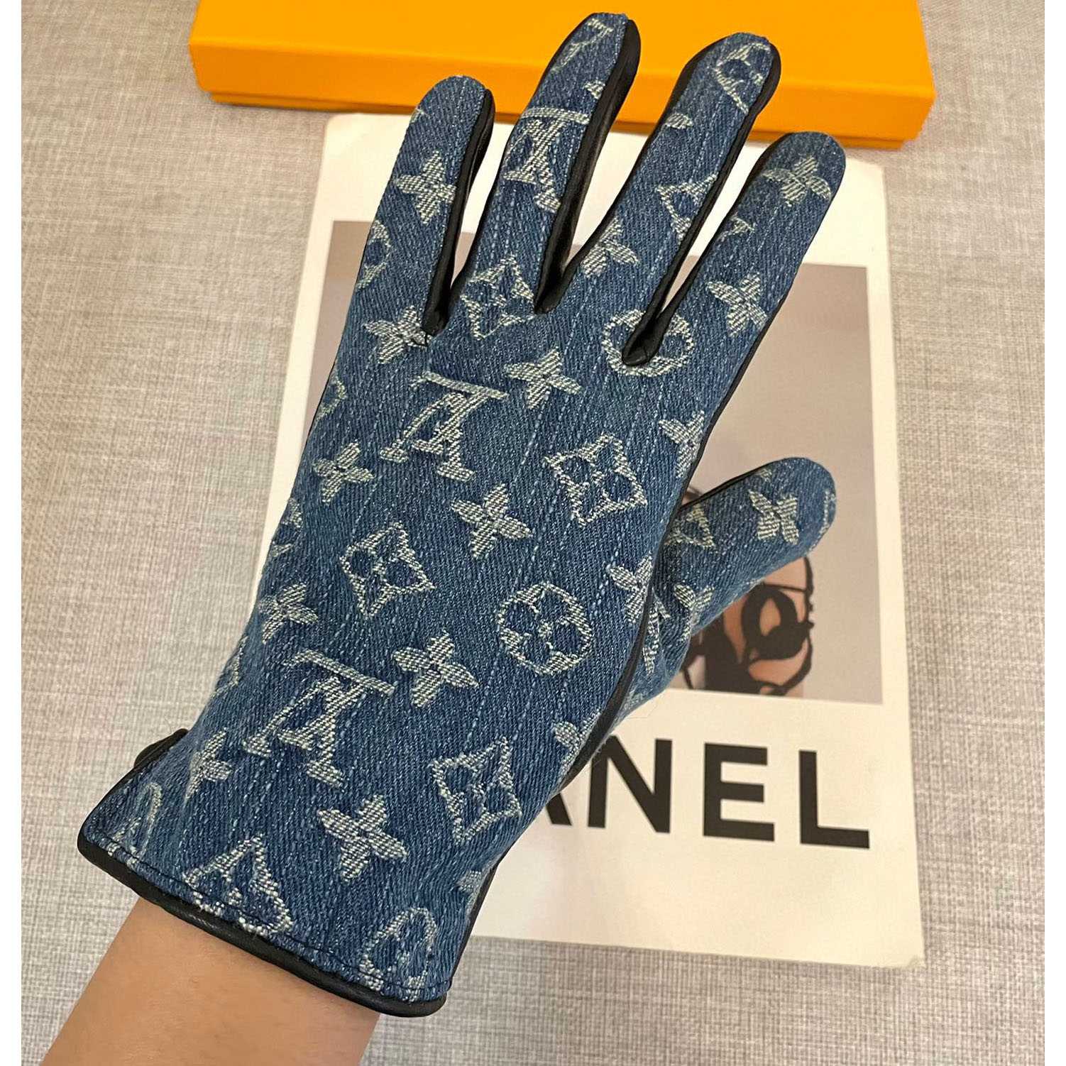 Louis Vuitton Gloves  - FashionPlug