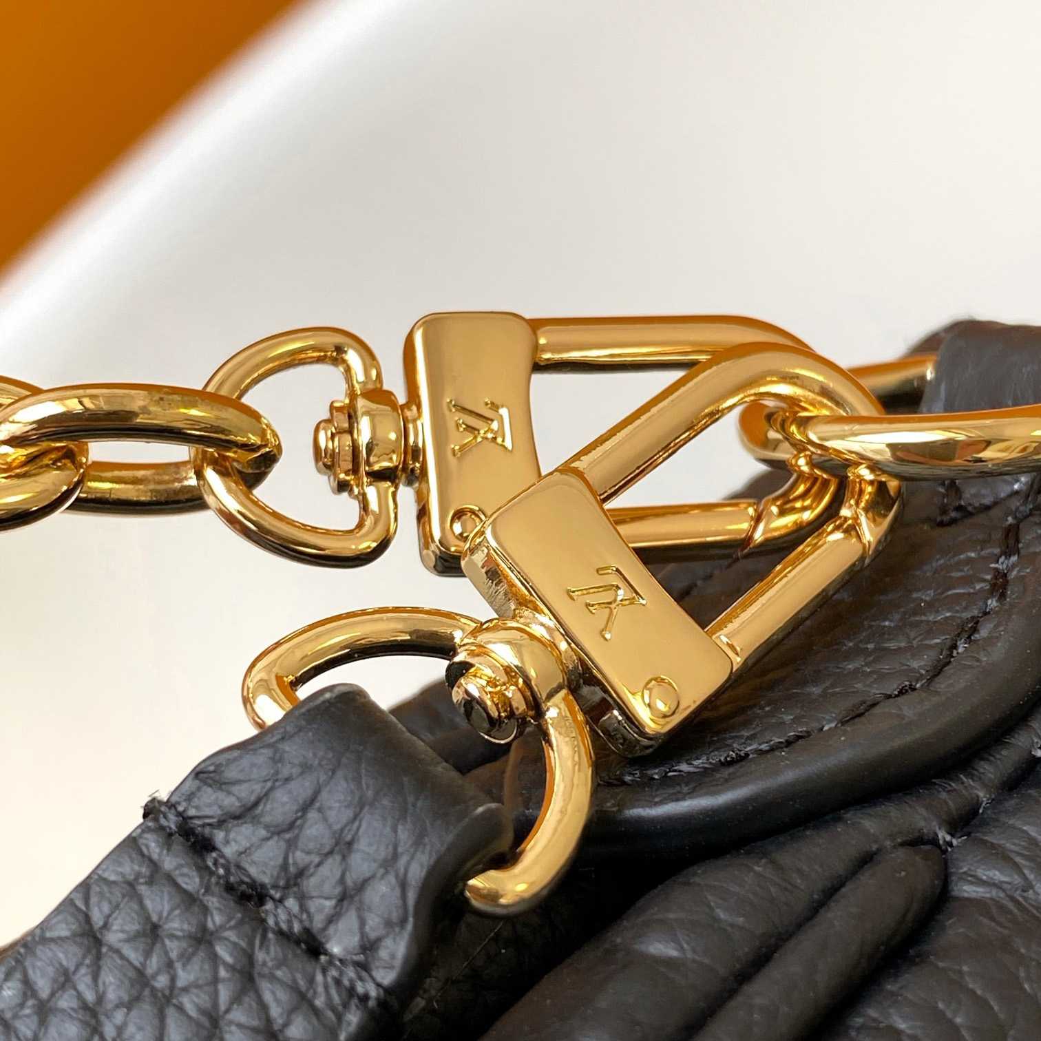 Louis Vuitton Liv Pochette  M83301 - FashionPlug