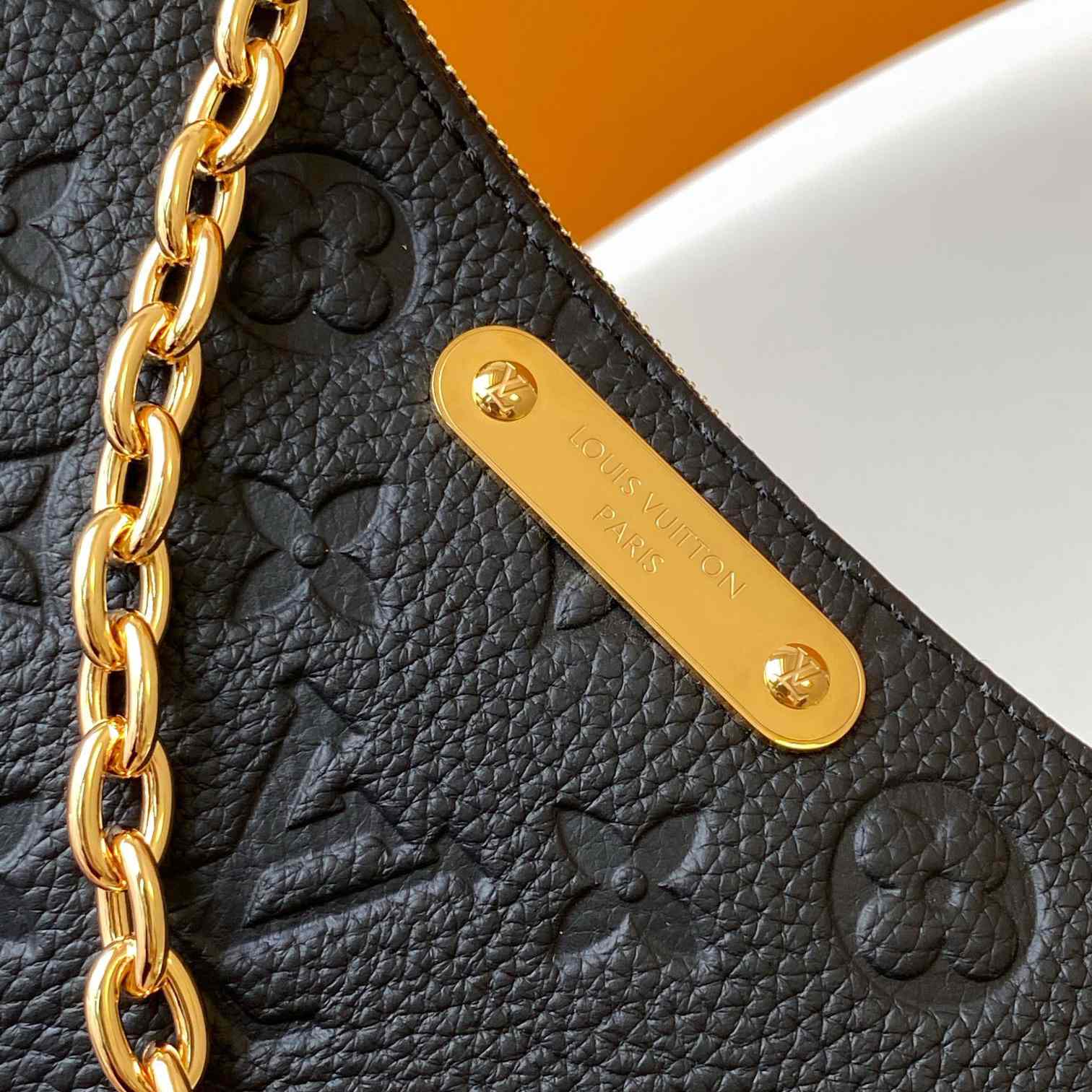 Louis Vuitton Liv Pochette  M83301 - FashionPlug