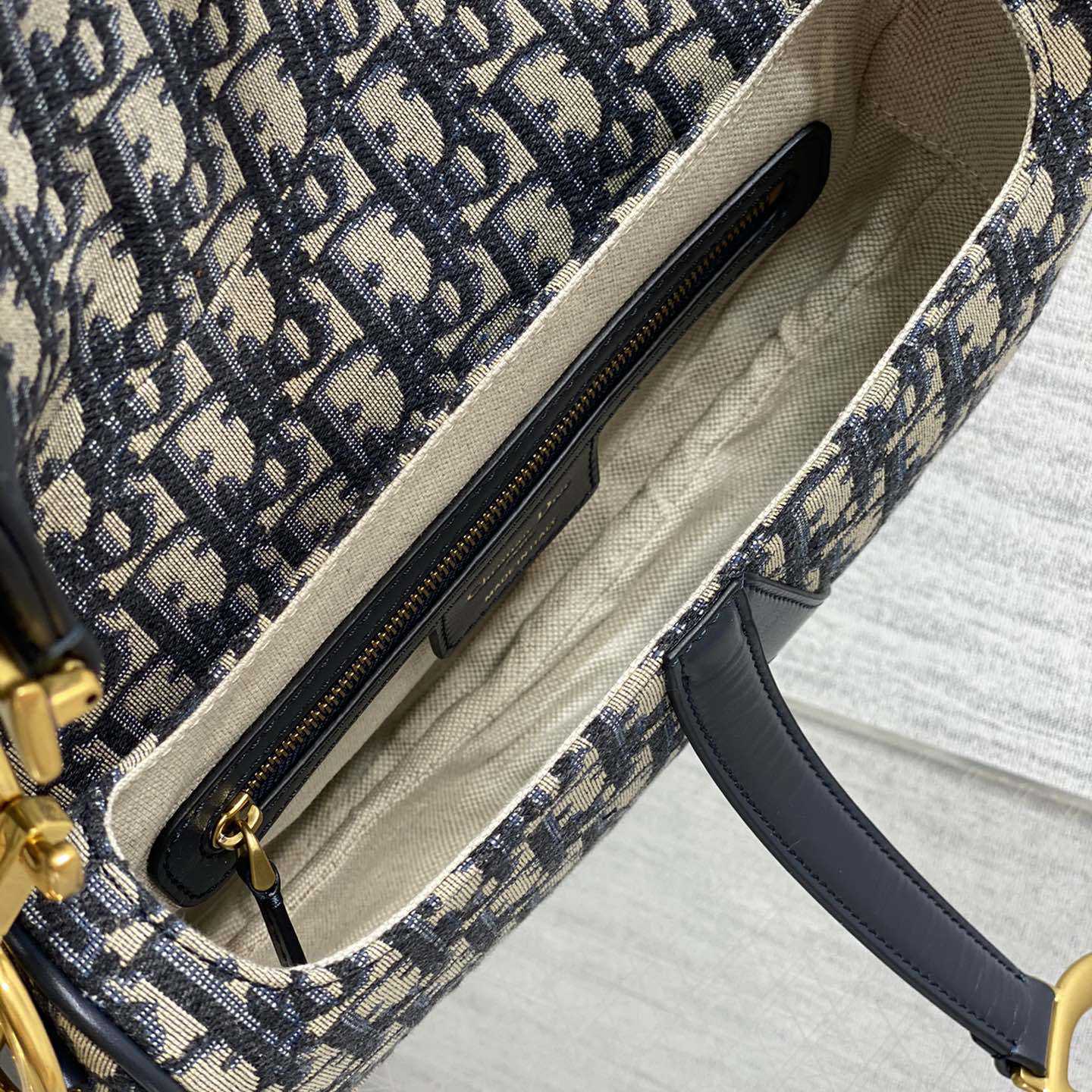 Dior Saddle Bag    24×6×18cm - FashionPlug