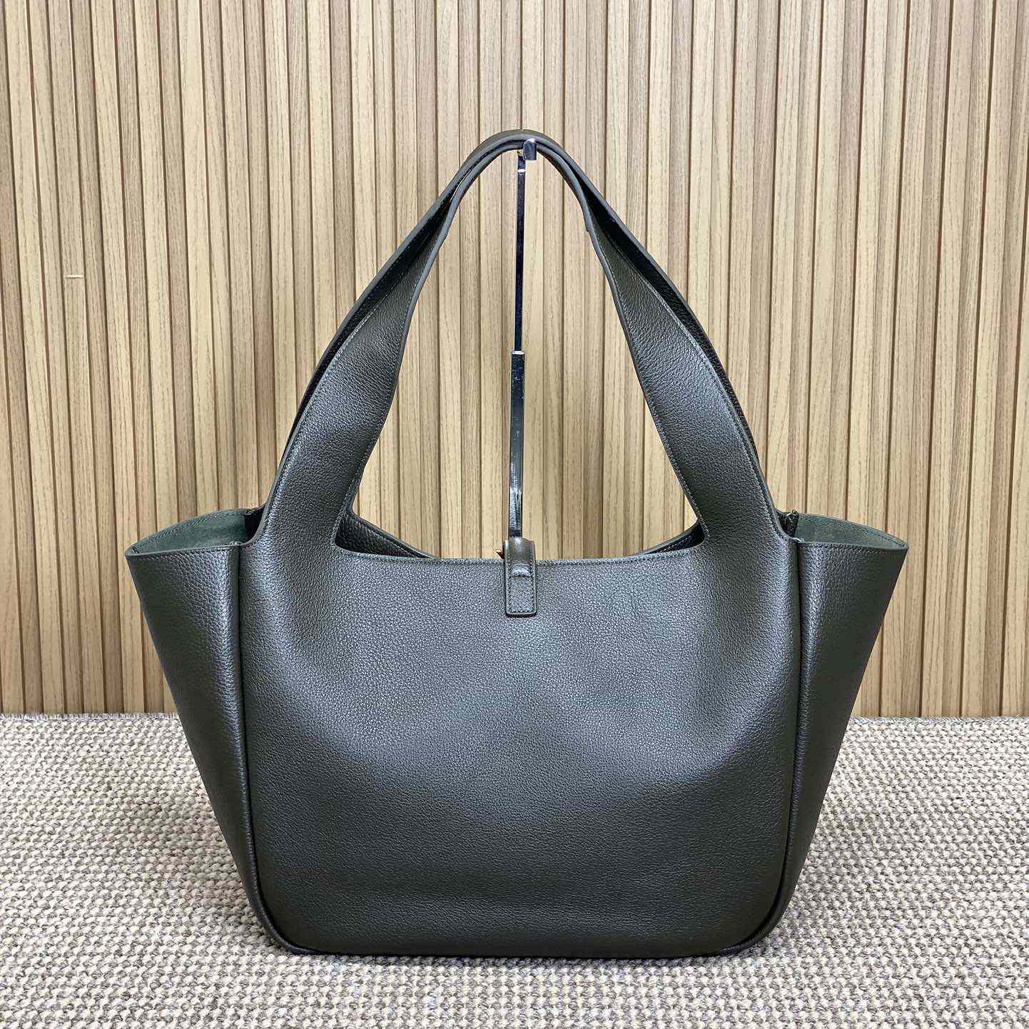 Saint Laurent Le 5 À 7 Bea In Grained Leather - FashionPlug