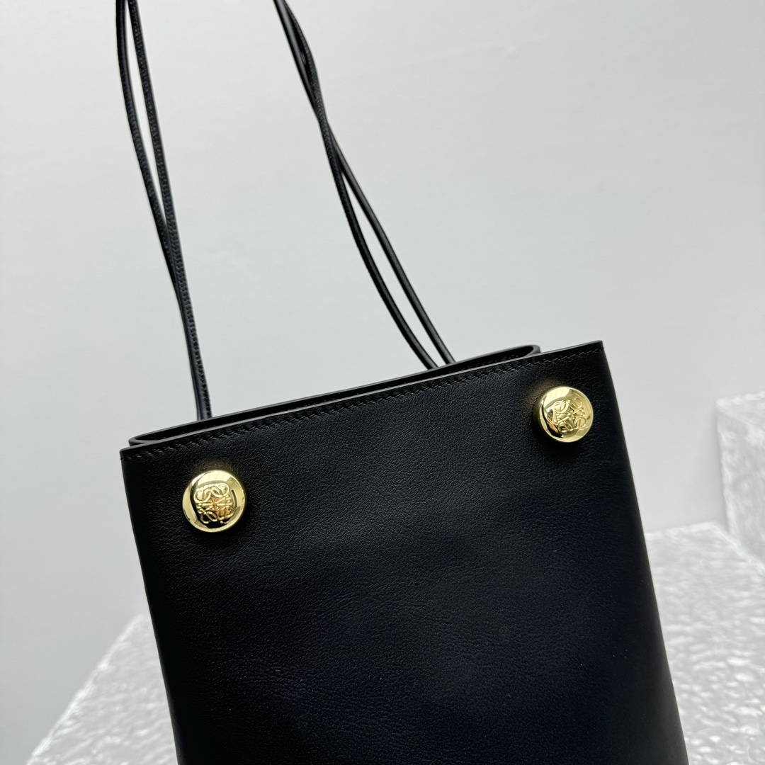 Loewe Pebble Pouch In Smooth Calfskin  - FashionPlug
